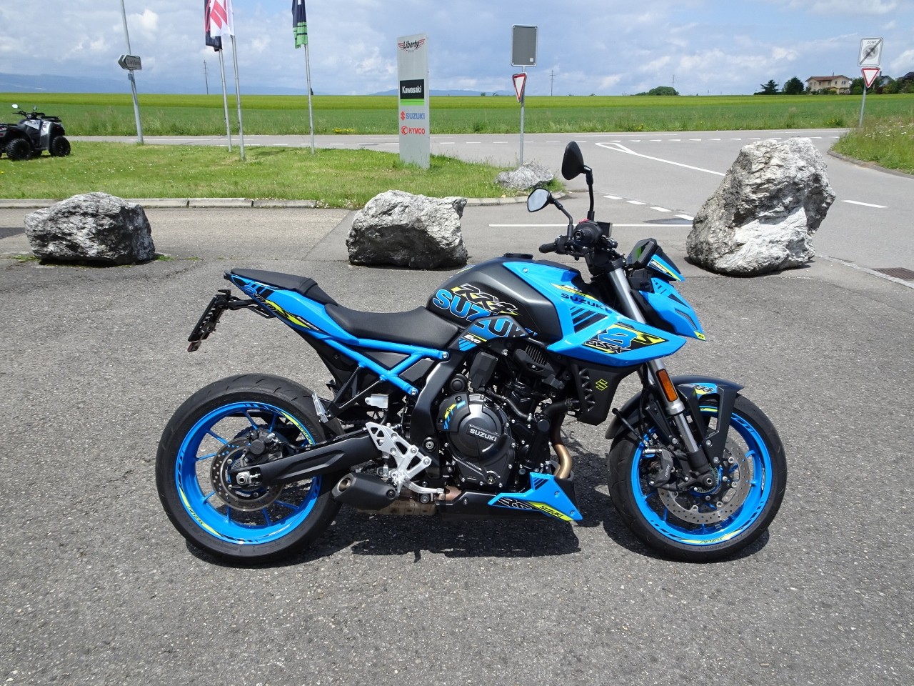 SUZUKI GSX-8 S
