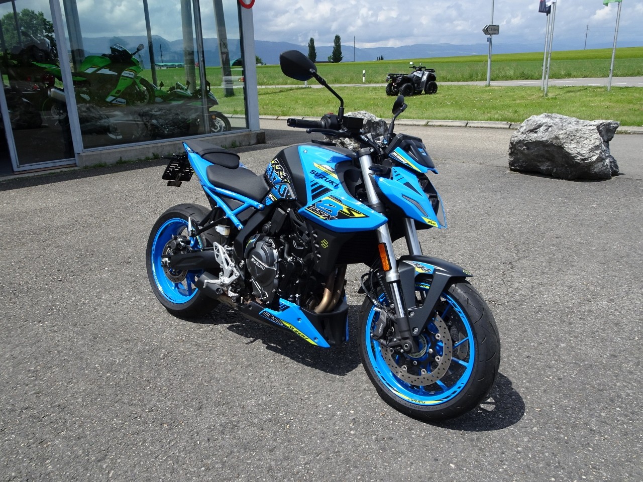 SUZUKI GSX-8 S-showroom-element-1