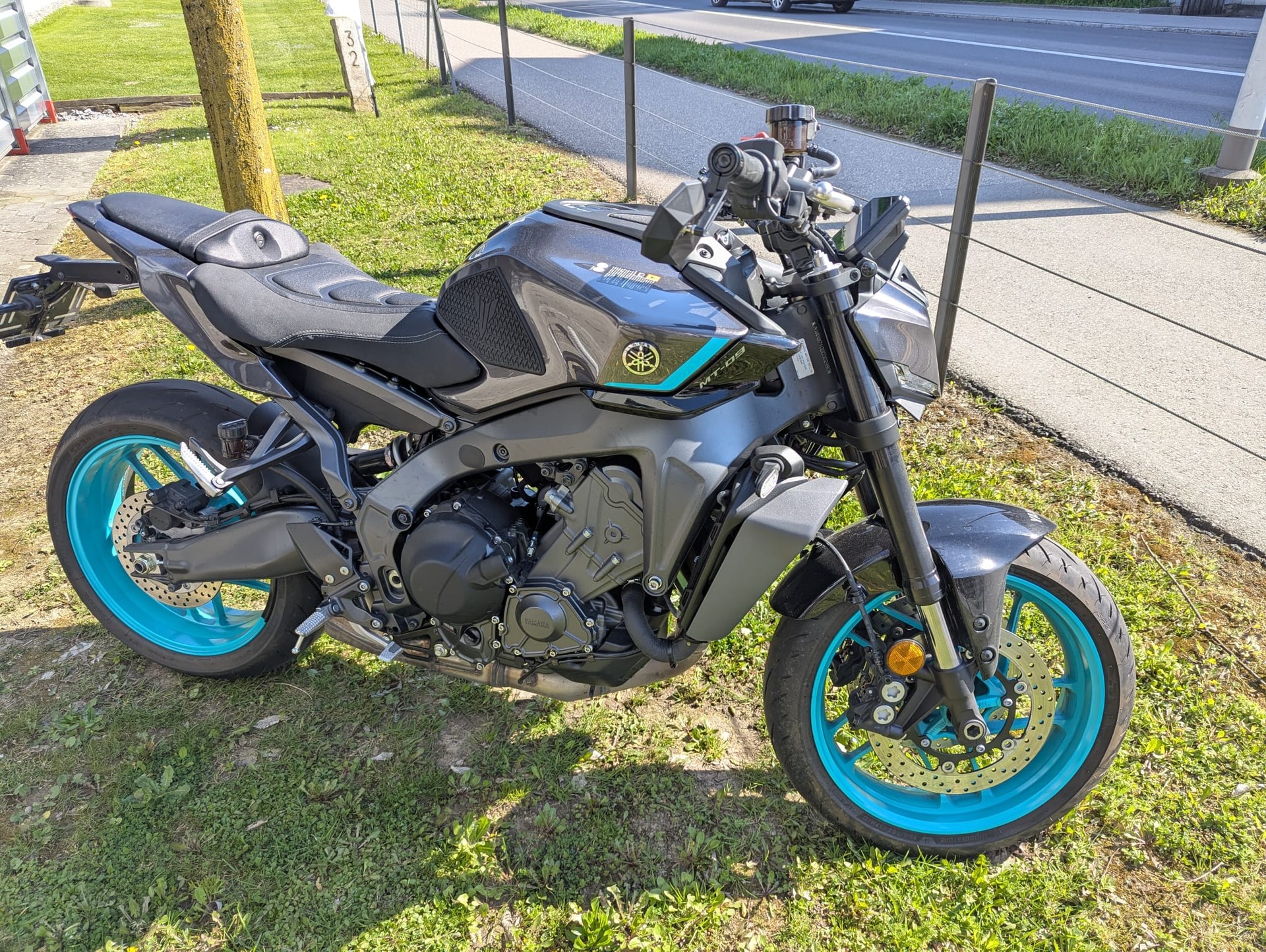 YAMAHA MT-09