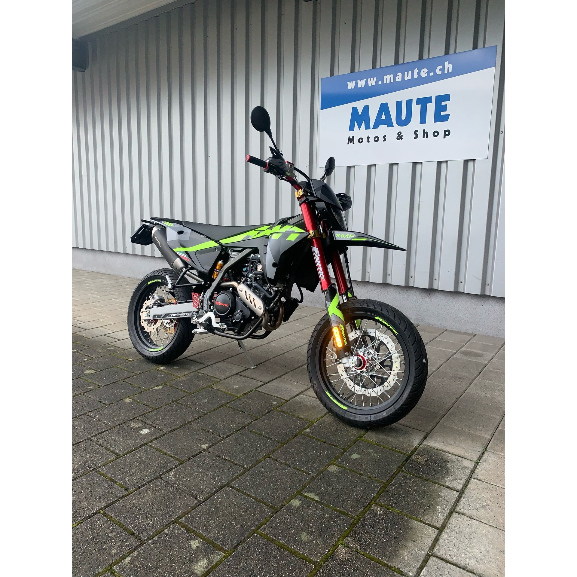 FANTIC XMF 125 Motard Competition-showroom-element-1