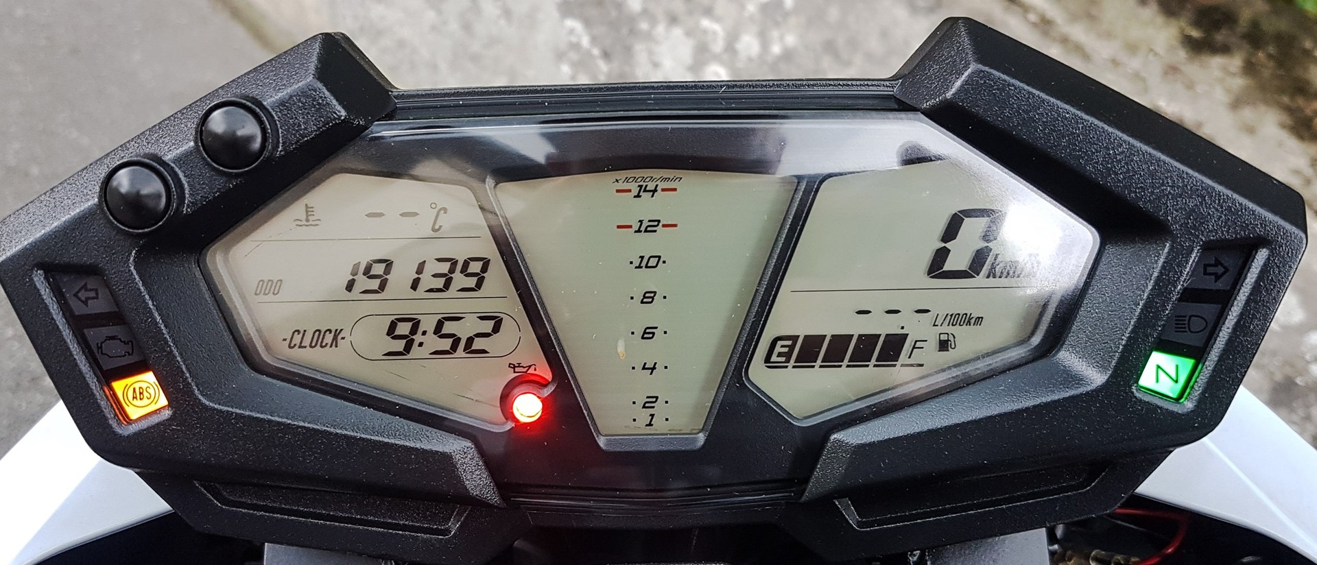 KAWASAKI Z 800 e version ABS-showroom-element-3