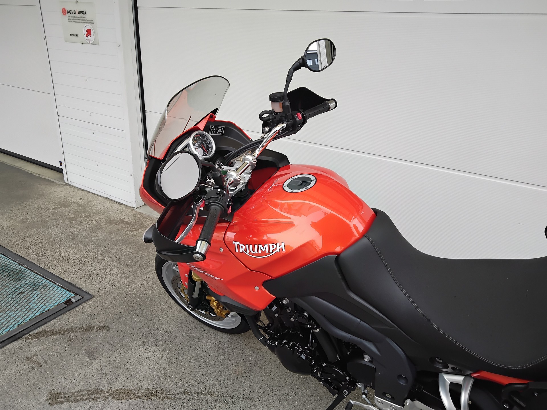 TRIUMPH Tiger 1050 ABS SE-image-10