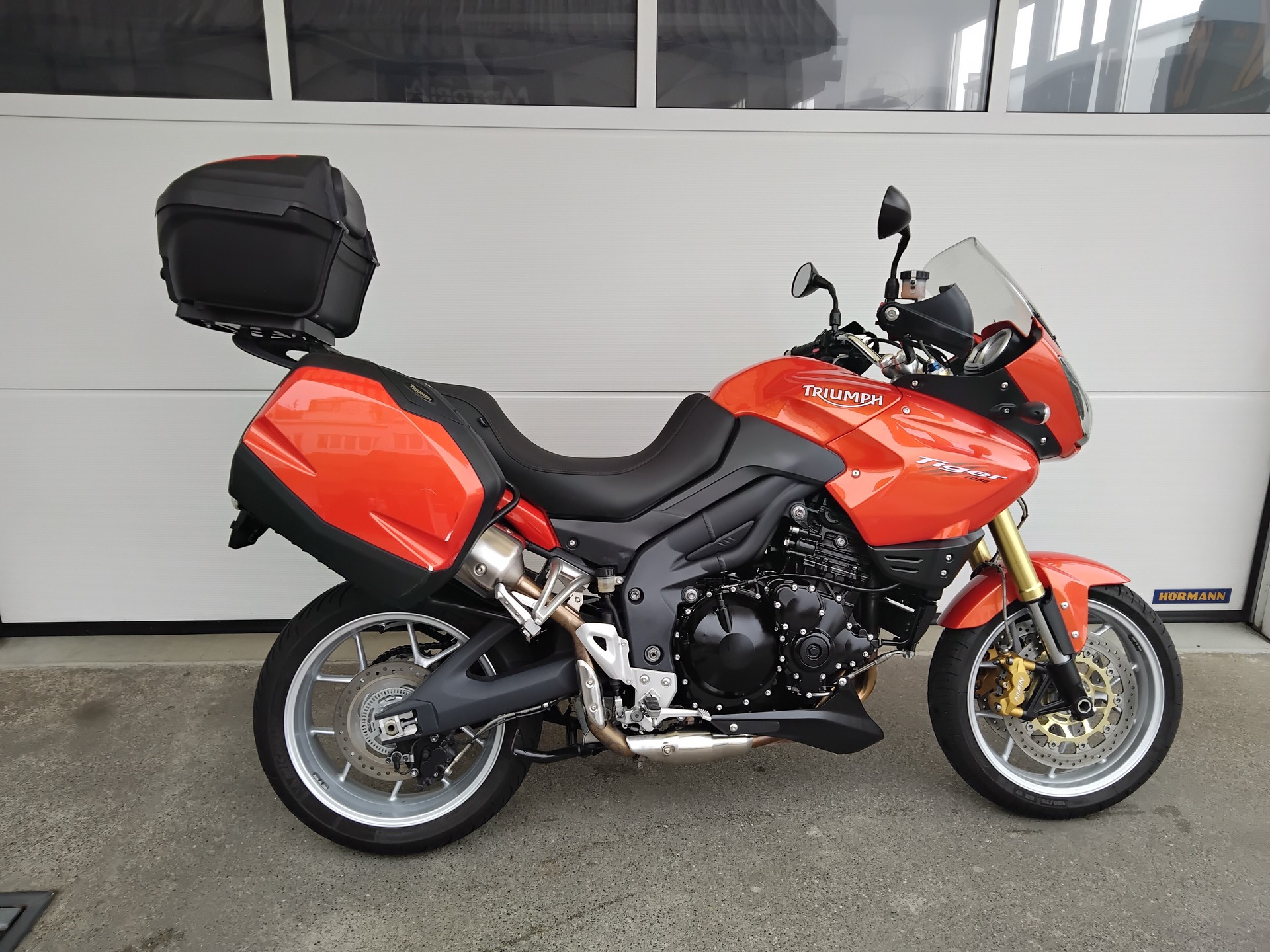 TRIUMPH Tiger 1050 ABS SE-image-0