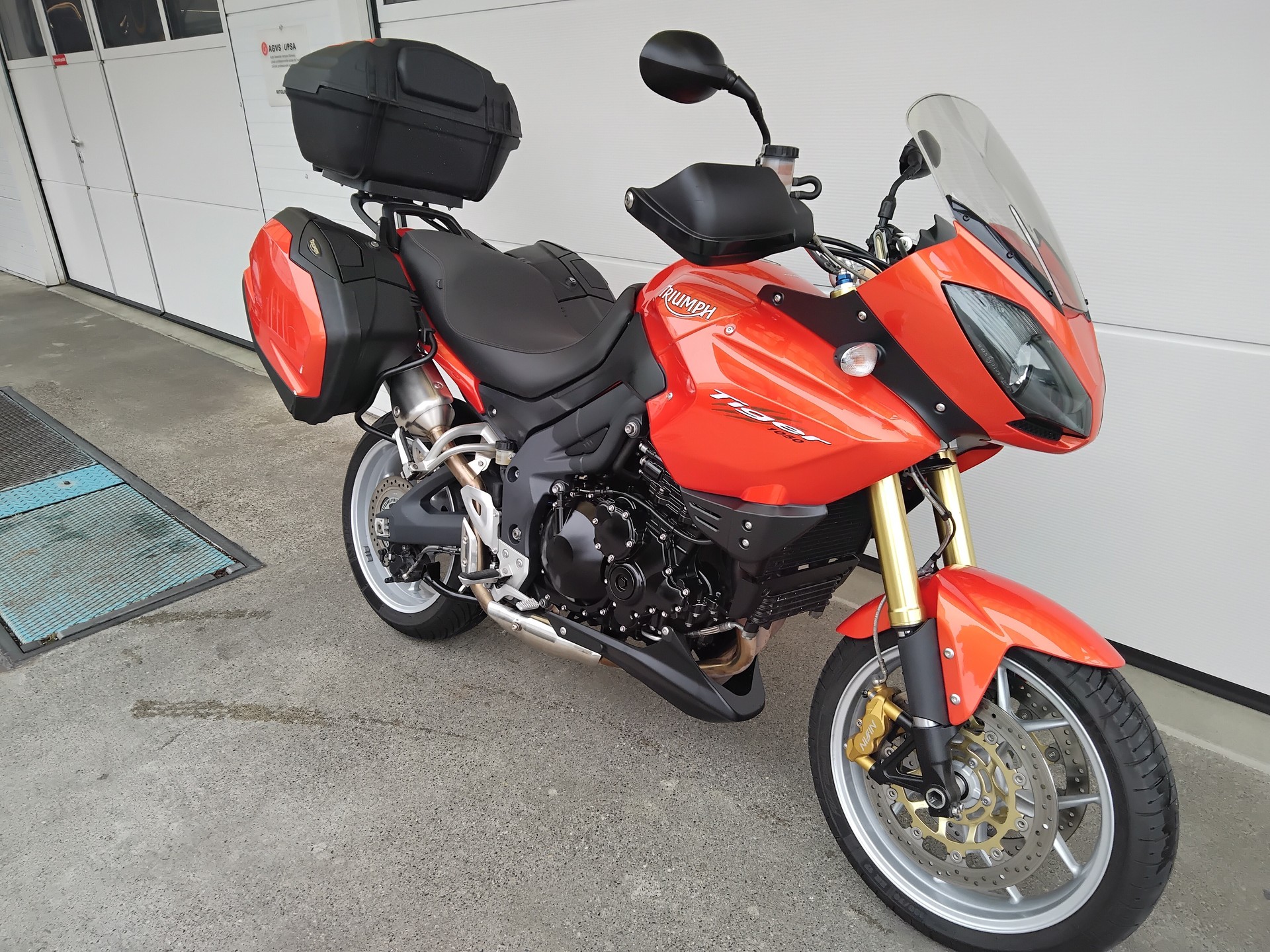 TRIUMPH Tiger 1050 ABS SE-image-2