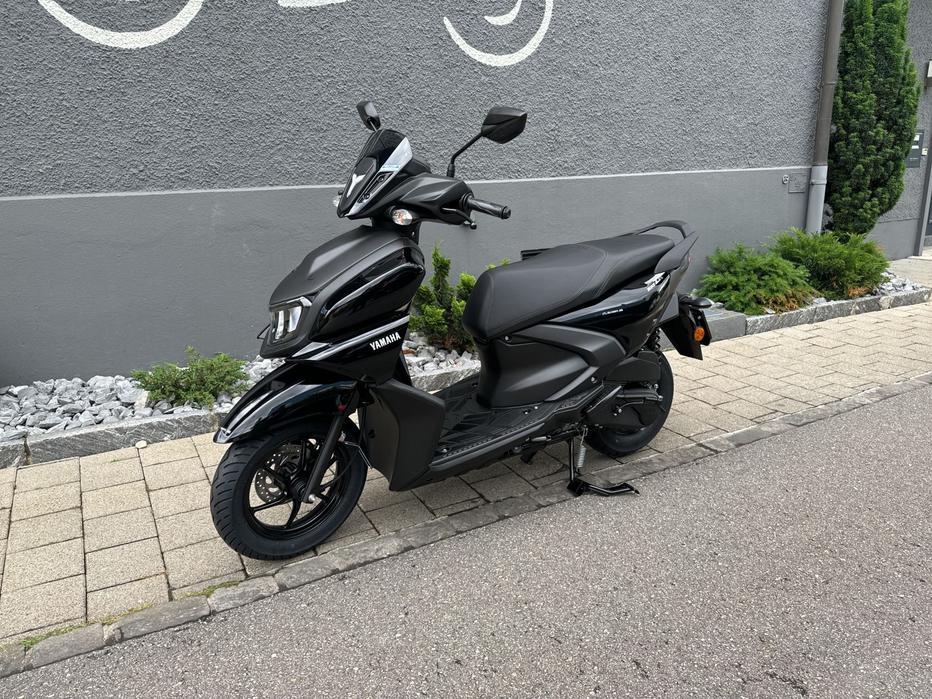 YAMAHA RayZR 125