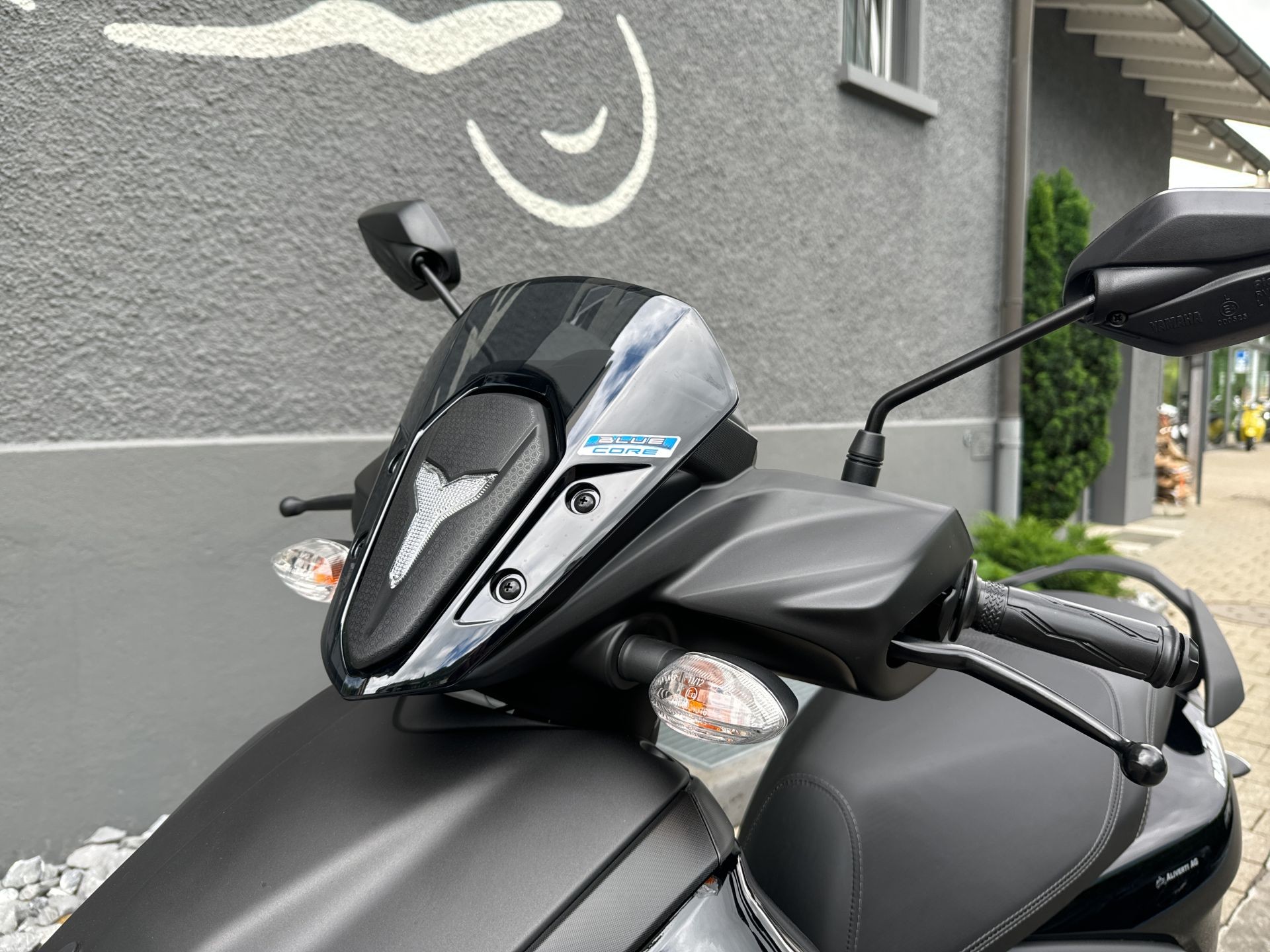YAMAHA RayZR 125-showroom-element-2