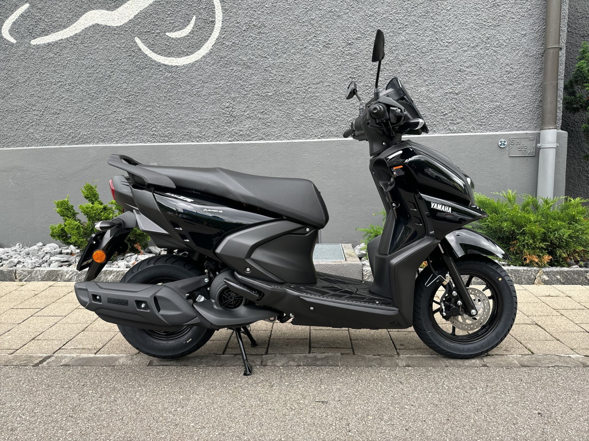 YAMAHA RayZR 125-showroom-element-1