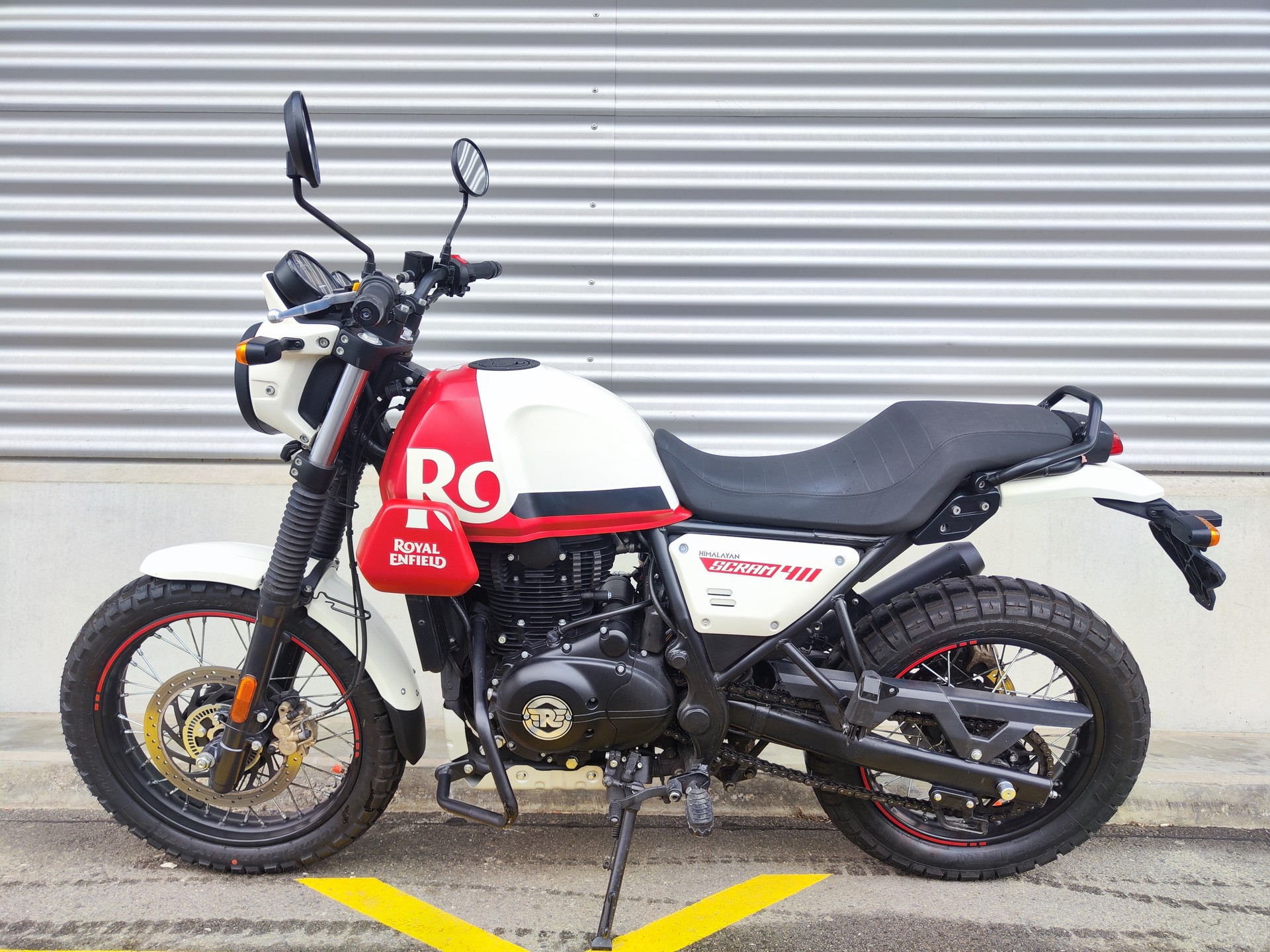 ROYAL ENFIELD Scram 411 Premium-showroom-element-1