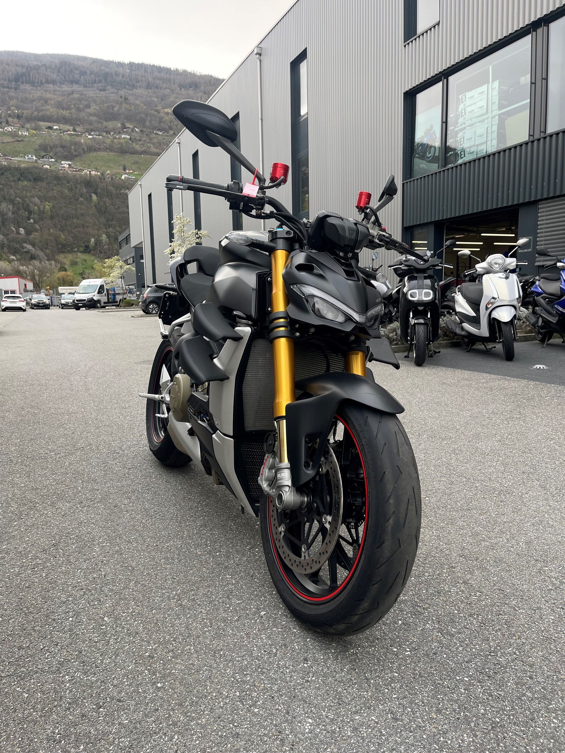 DUCATI Streetfighter V4 S-showroom-element-2