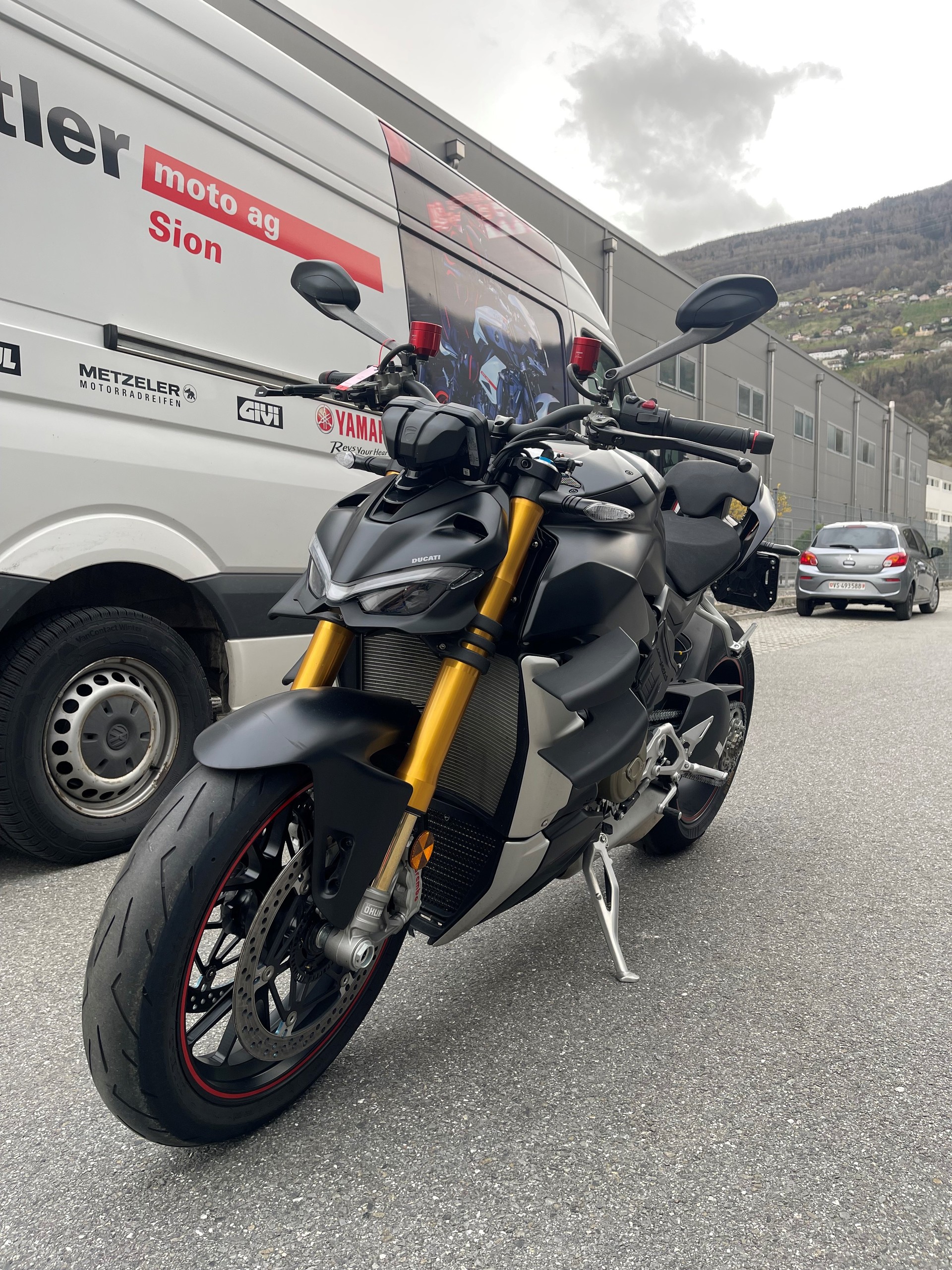 DUCATI Streetfighter V4 S-showroom-element-1