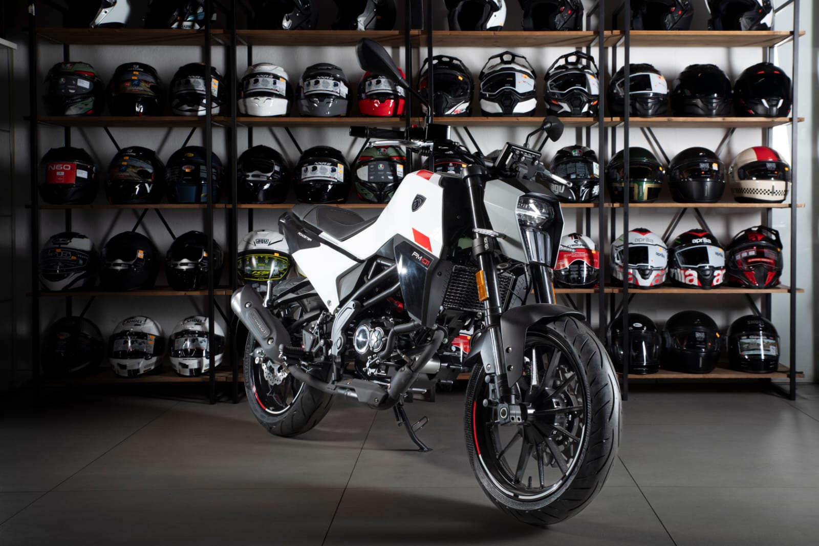PEUGEOT PM-01-showroom-element-3