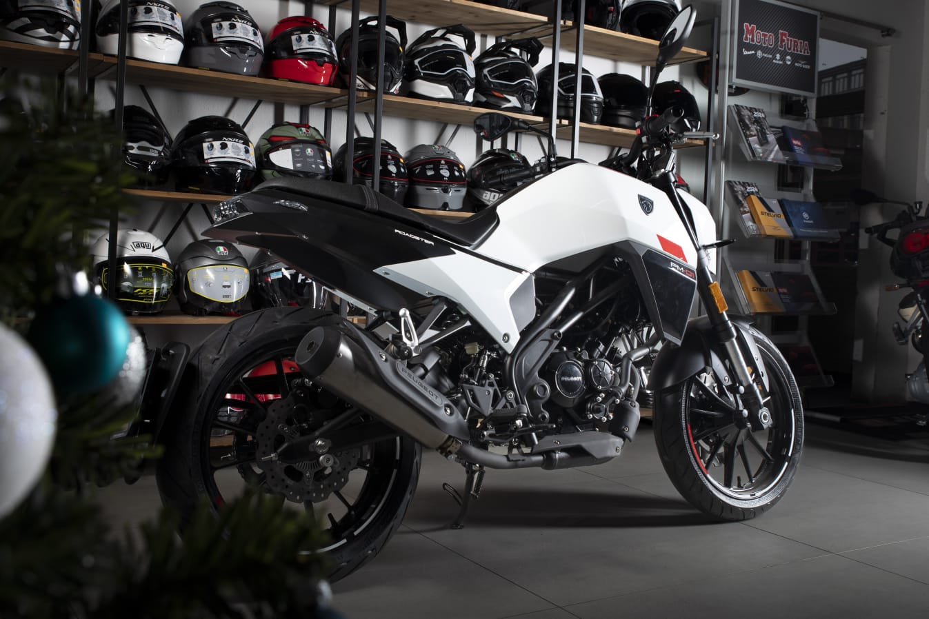 PEUGEOT PM-01-showroom-element-1