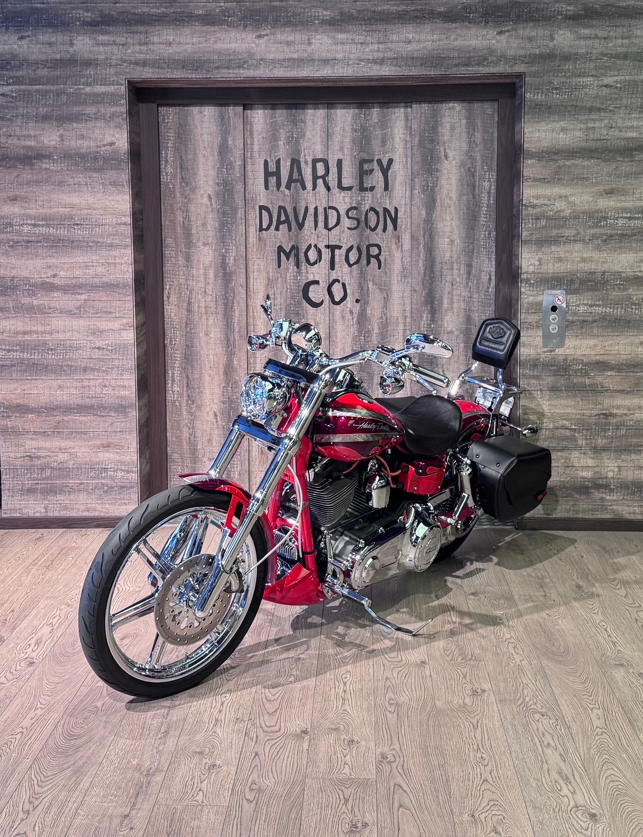 HARLEY-DAVIDSON FXDSE Dyna CVO Screamin'Eagle Anniversry-showroom-element-2