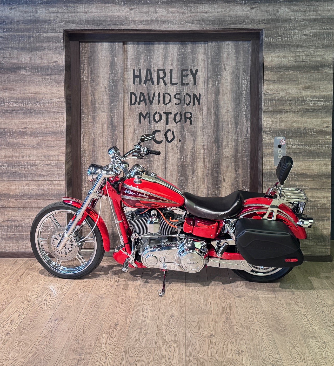 HARLEY-DAVIDSON FXDSE Dyna CVO Screamin'Eagle Anniversry-showroom-element-3