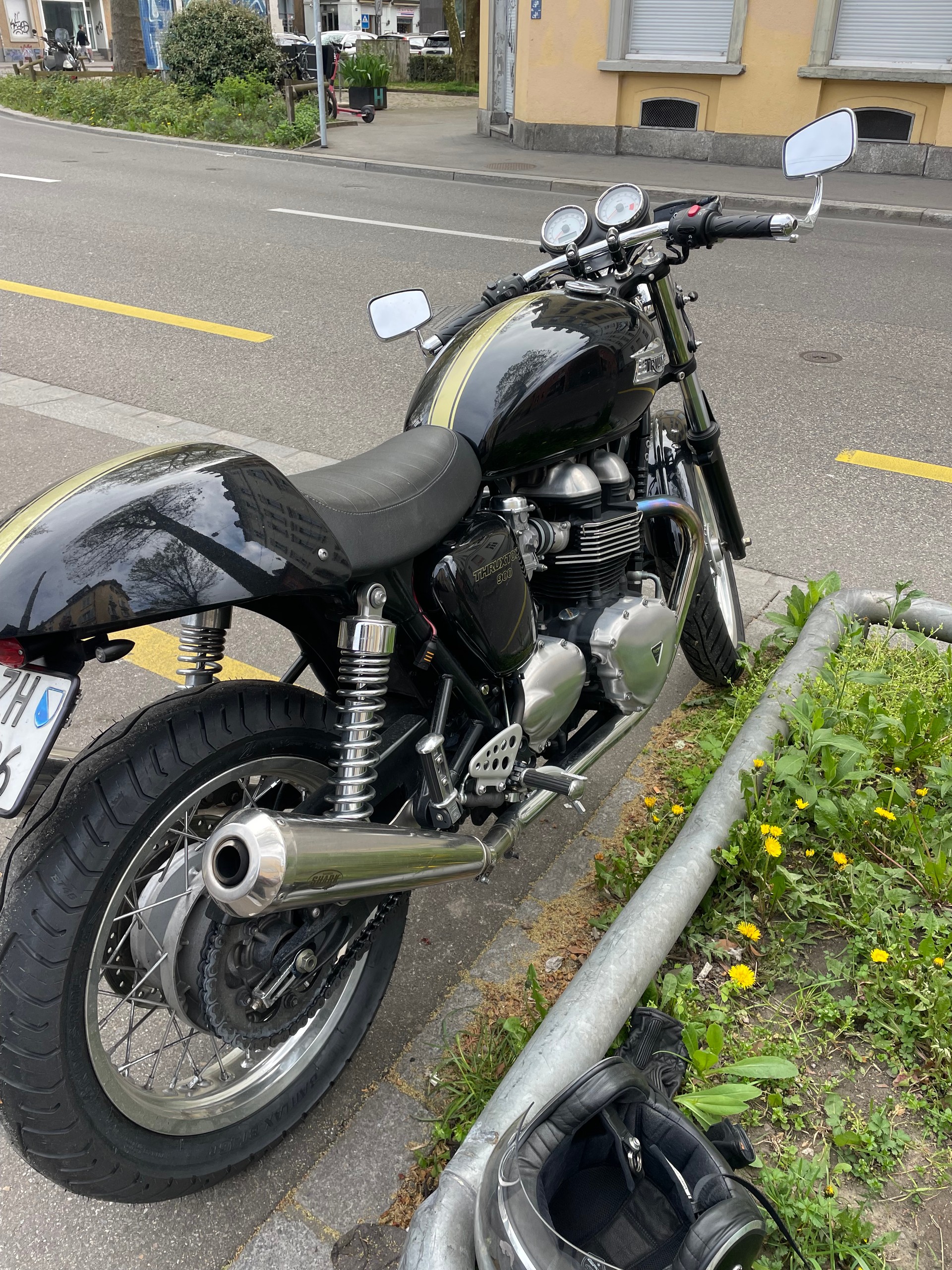 TRIUMPH Thruxton 900 i