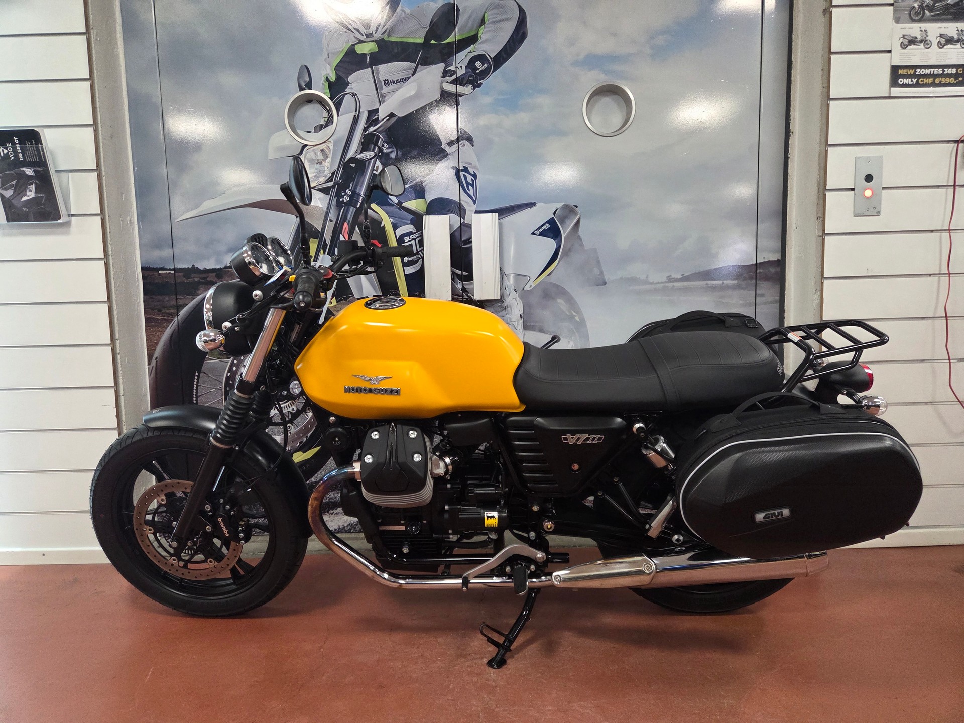 MOTO GUZZI V7 Stone