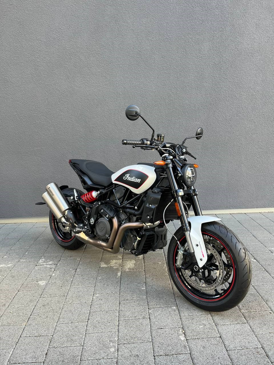 INDIAN FTR 1200 S-showroom-element-1