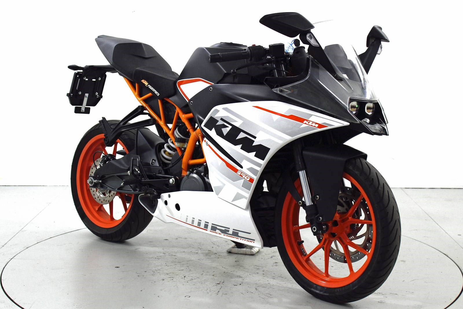 KTM RC 390 ABS-showroom-element-1