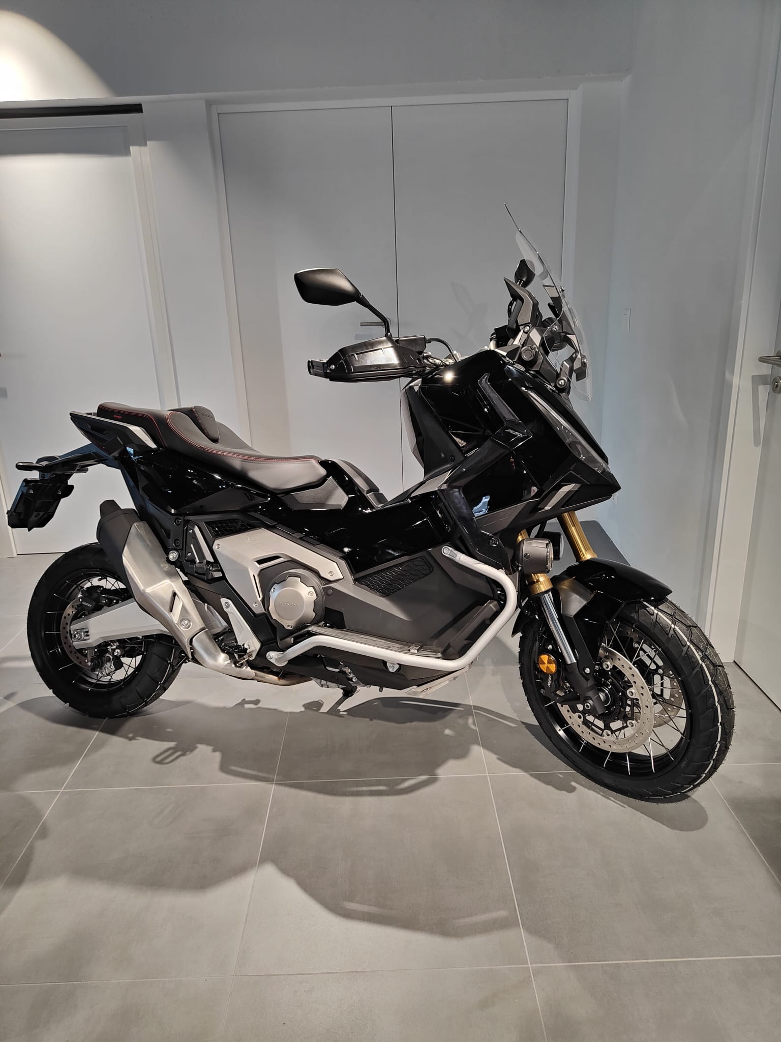 HONDA X-ADV 750-showroom-element-1