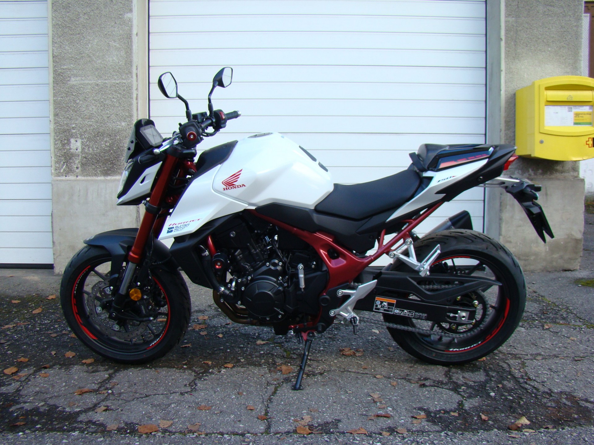 HONDA CB 750 Hornet-showroom-element-2