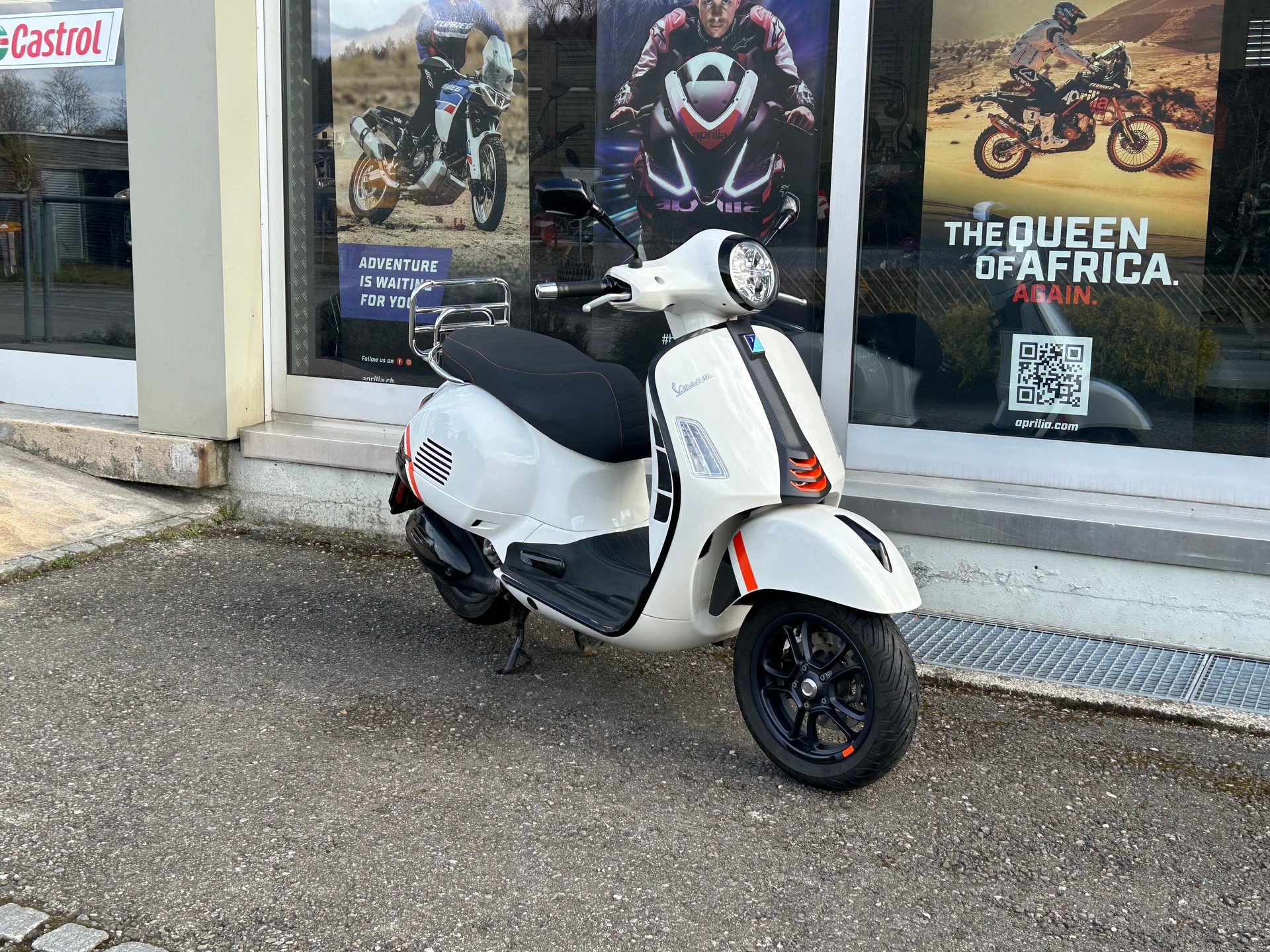 PIAGGIO Vespa GTS 300 Super Sport ABS-image-4