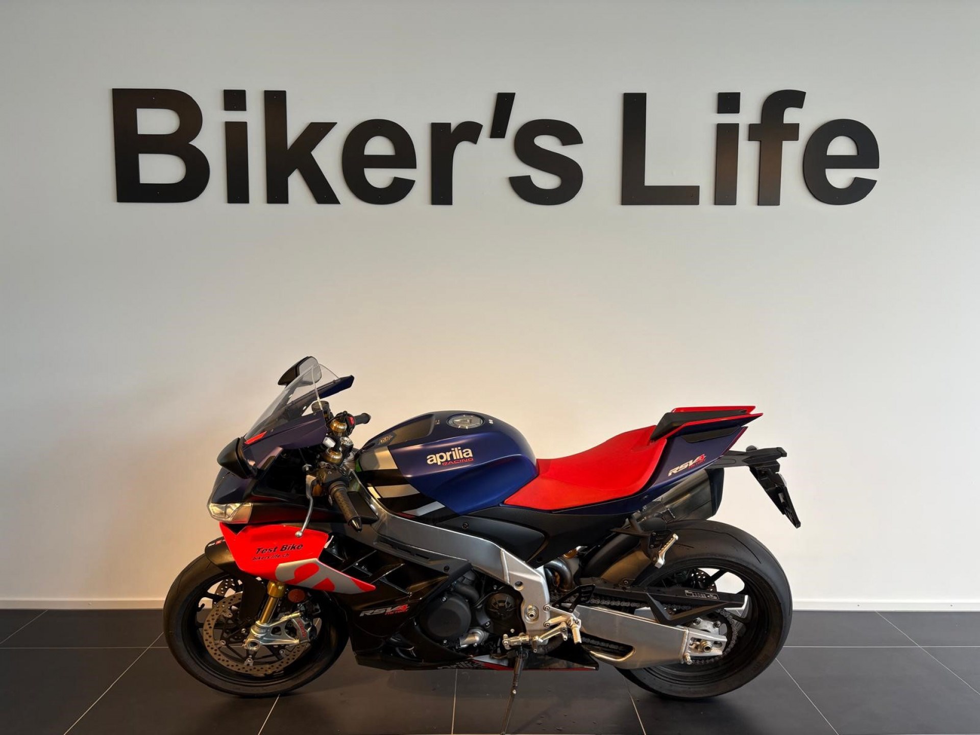 APRILIA RSV4 1100 Factory-image-1
