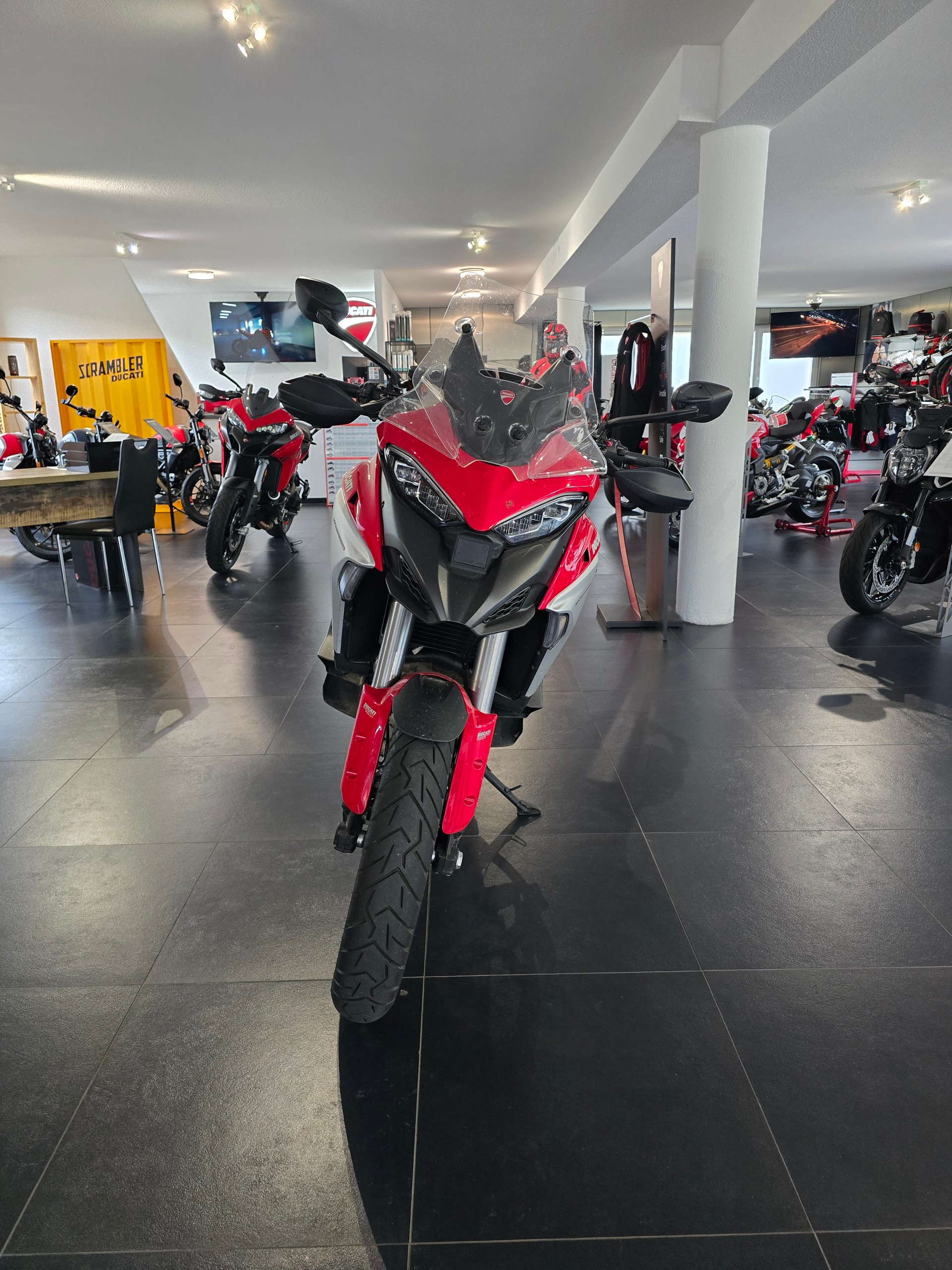 DUCATI Multistrada V4 S Travel & Radar-showroom-element-2