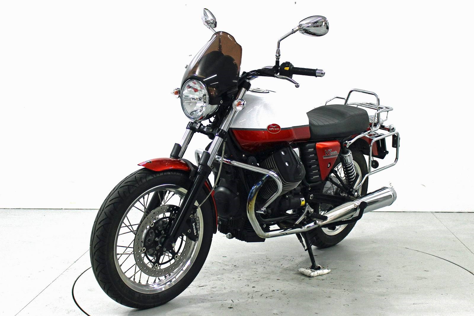 MOTO GUZZI V7 Special-showroom-element-2