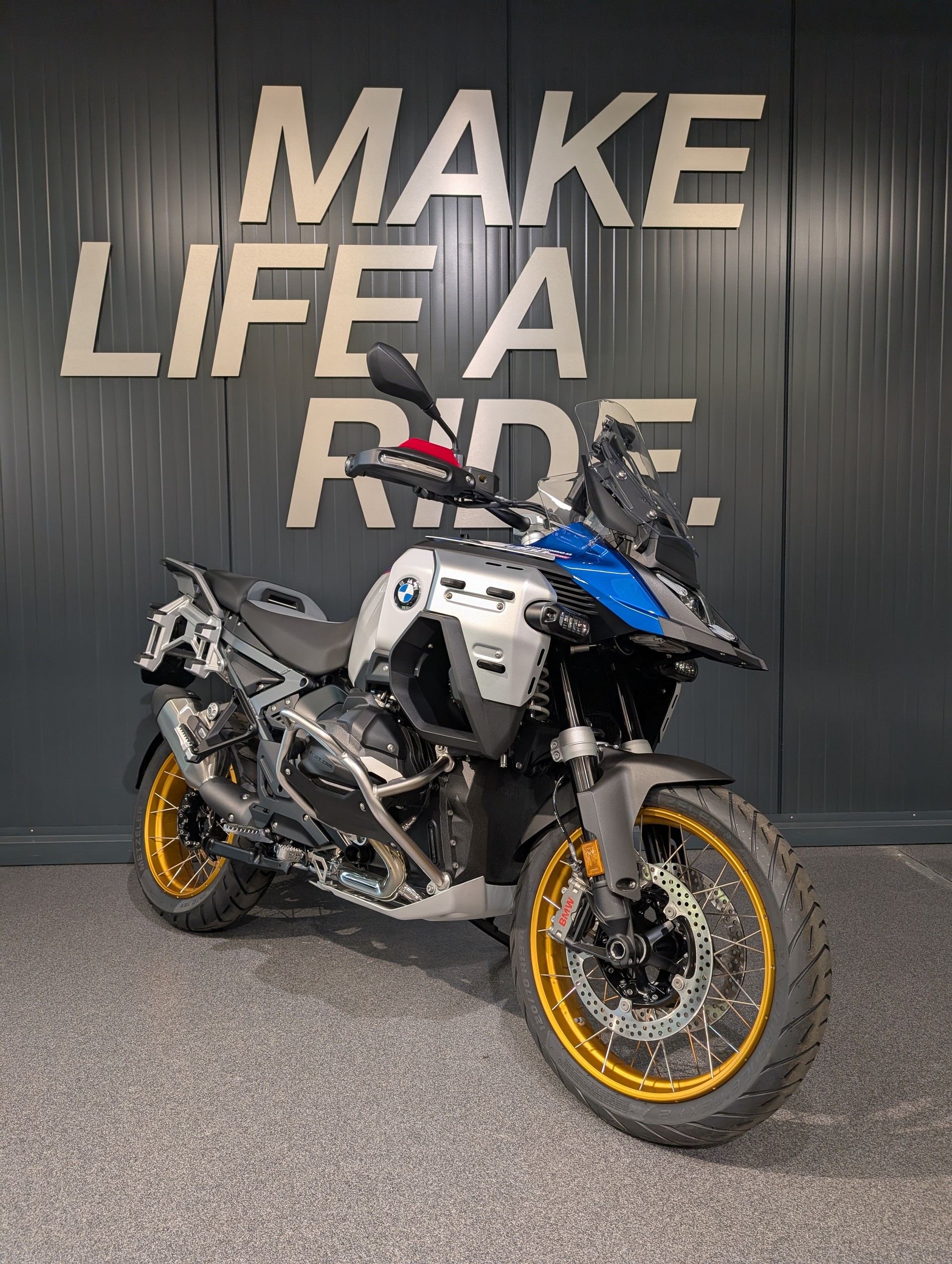 BMW R 1300 GS Adventure-showroom-element-1