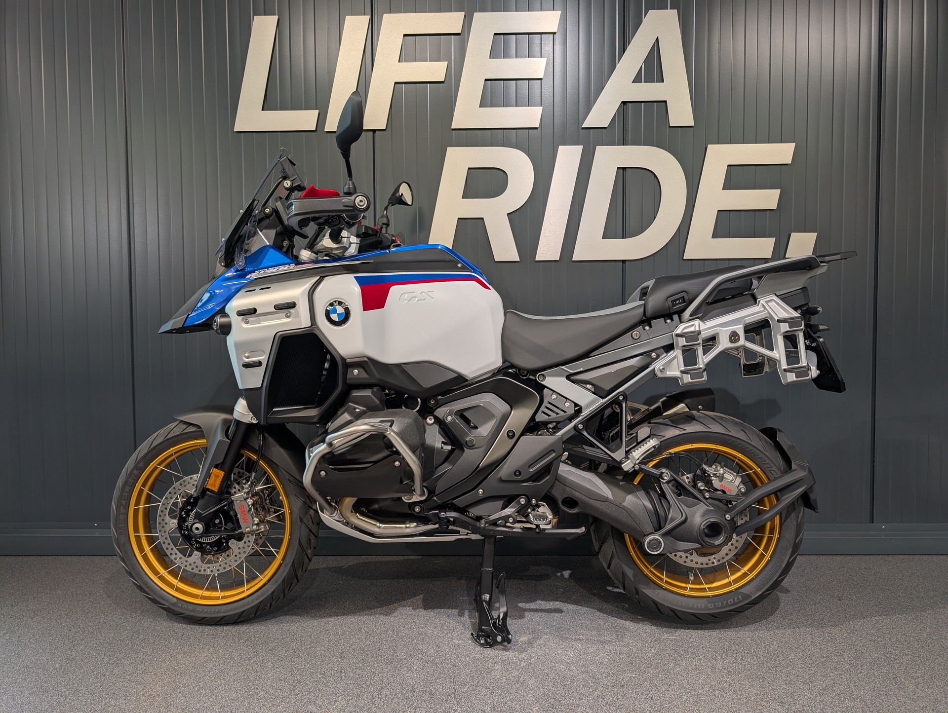 BMW R 1300 GS Adventure-showroom-element-2