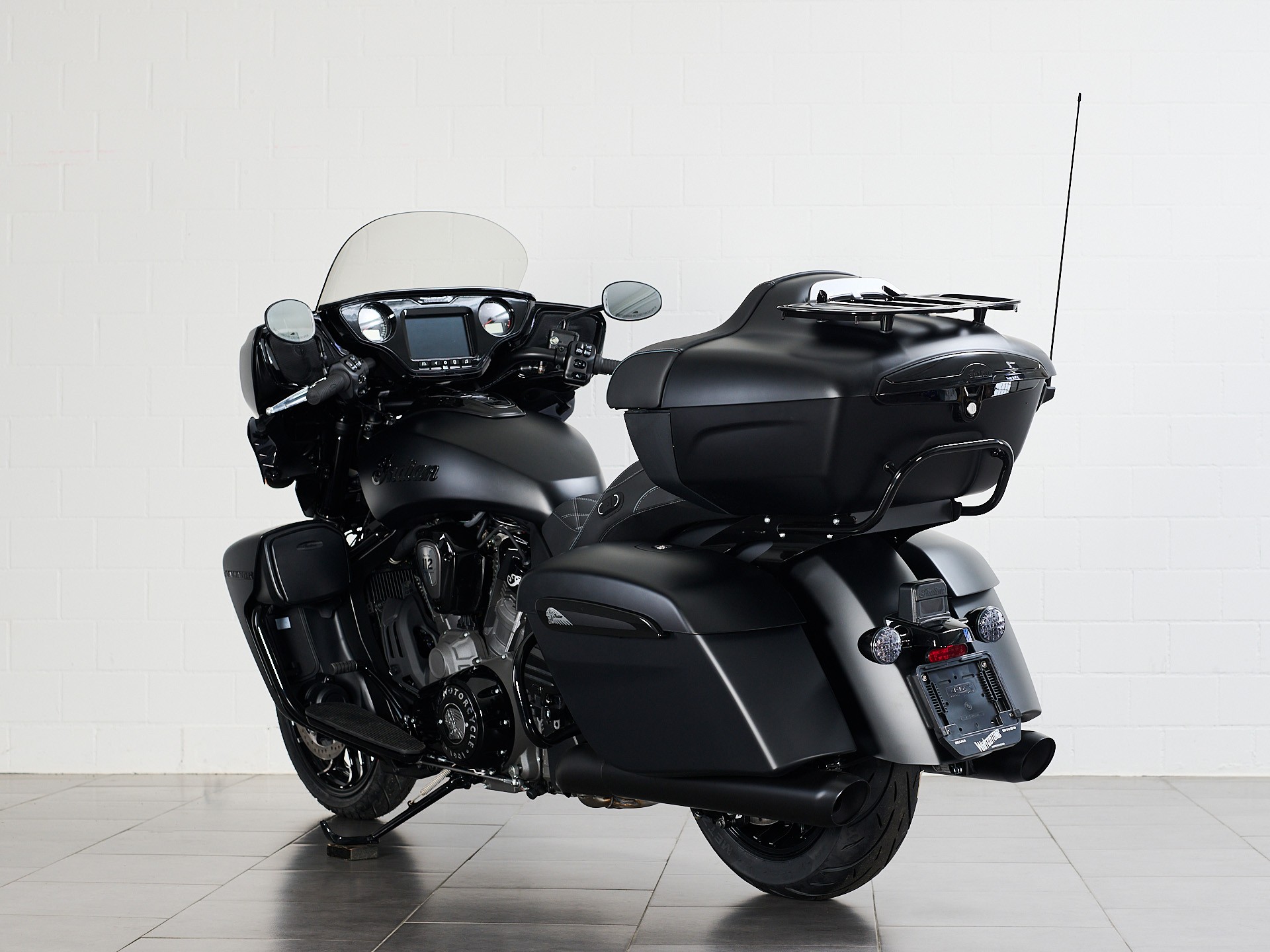 INDIAN Roadmaster Power Plus Dark Horse-image-3