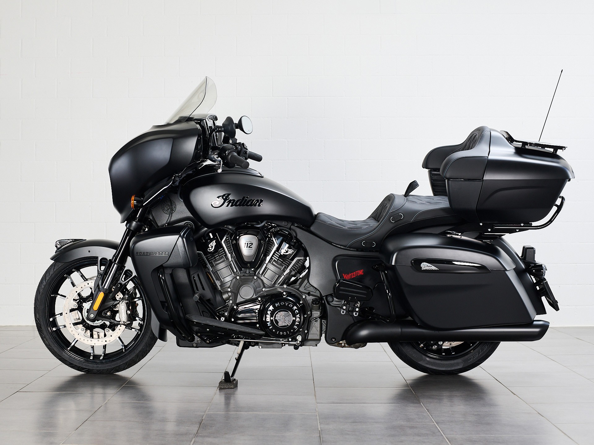 INDIAN Roadmaster Power Plus Dark Horse-image-2