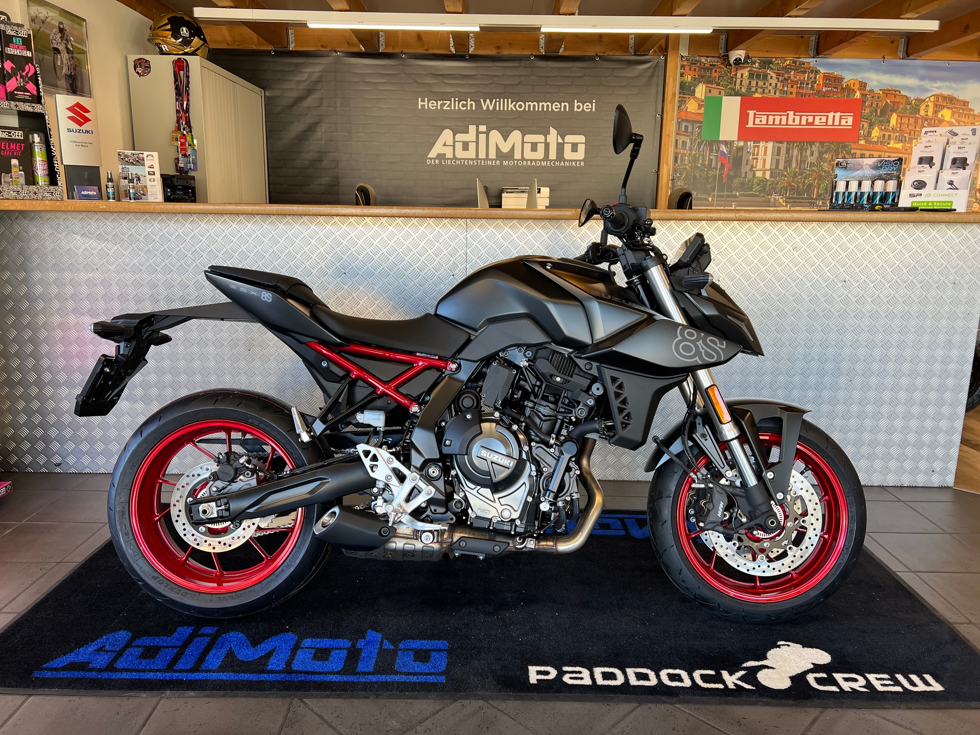 SUZUKI GSX-8S