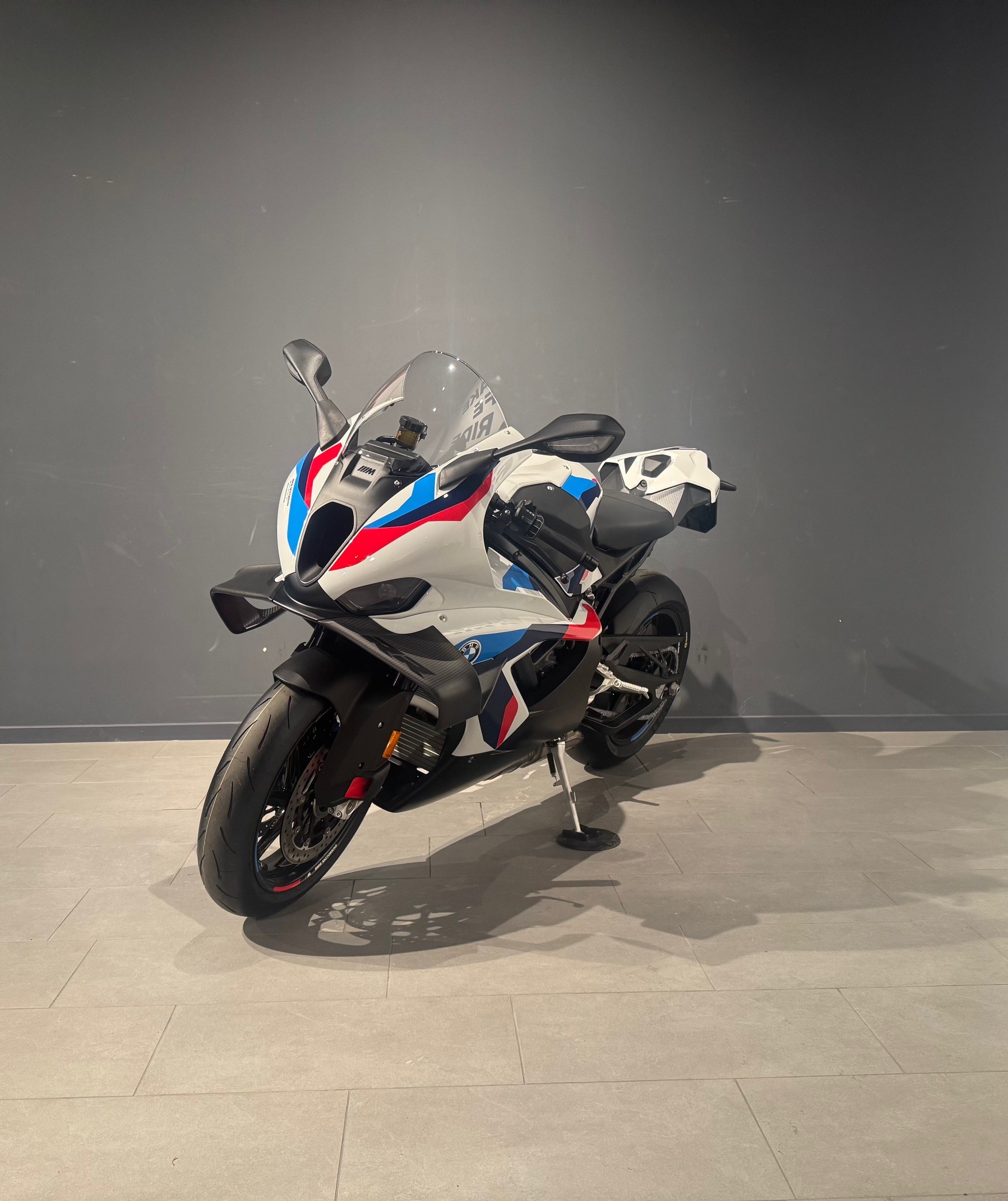 BMW M 1000 RR-image-2