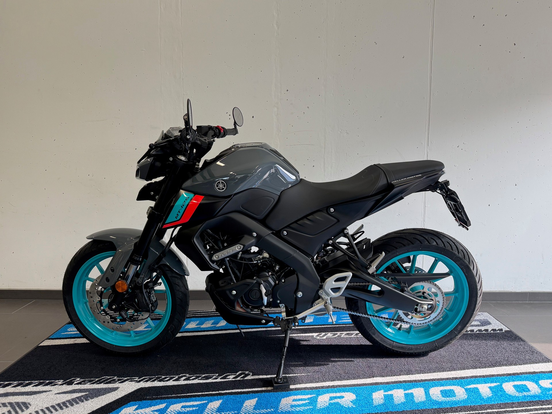 YAMAHA MT-125 ABS-showroom-element-1
