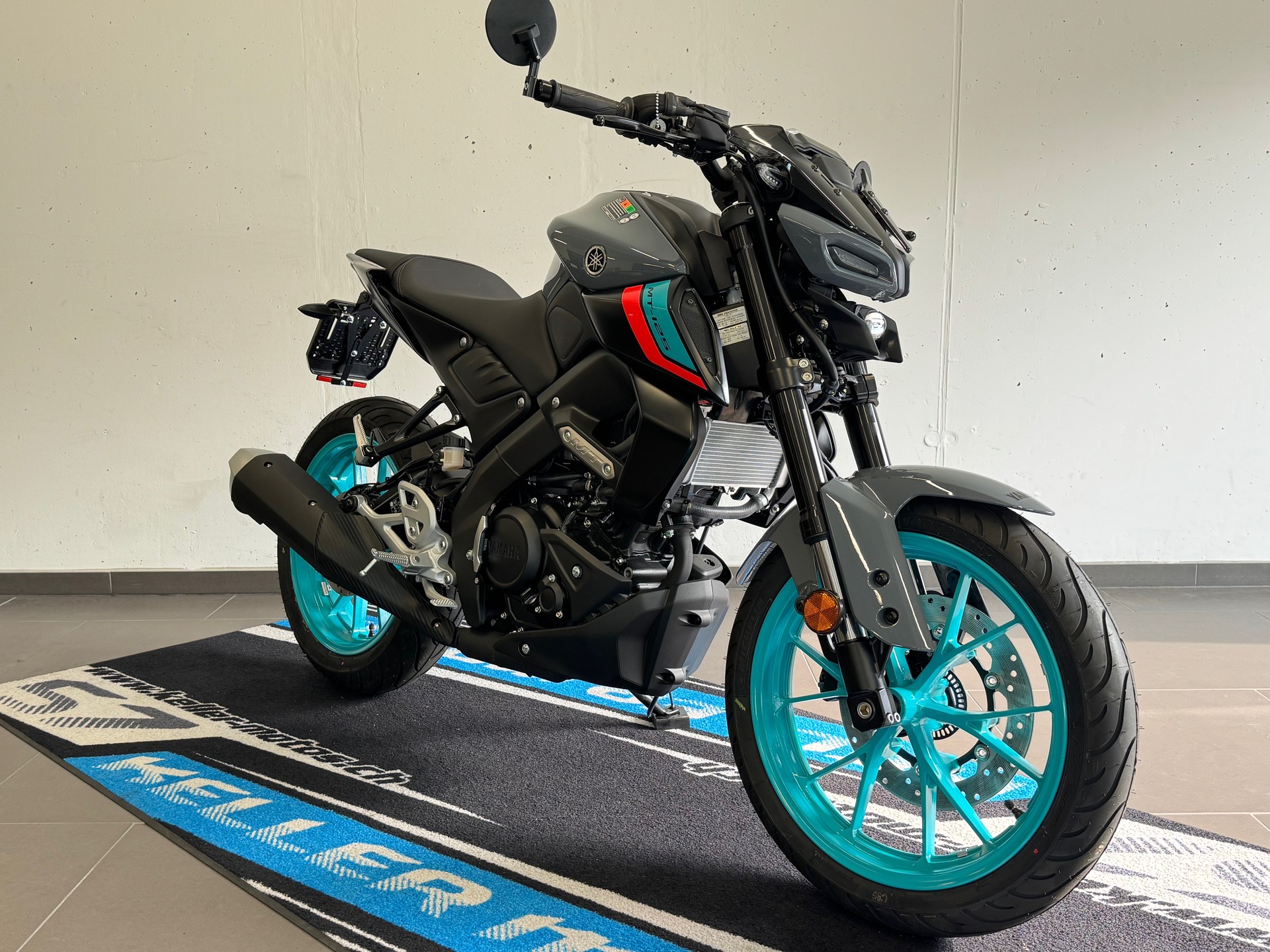 YAMAHA MT-125 ABS-showroom-element-2