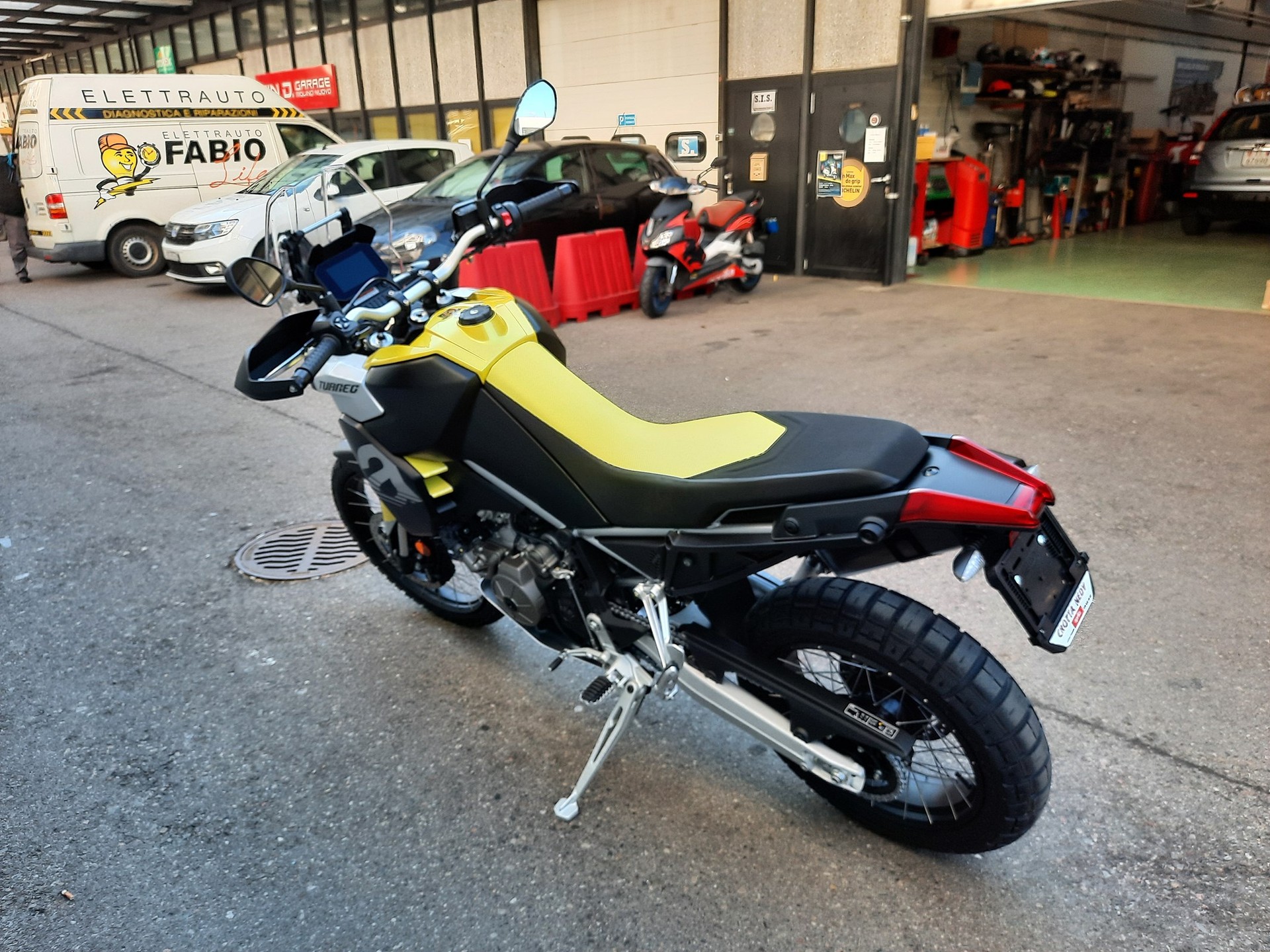 APRILIA Tuareg-showroom-element-3