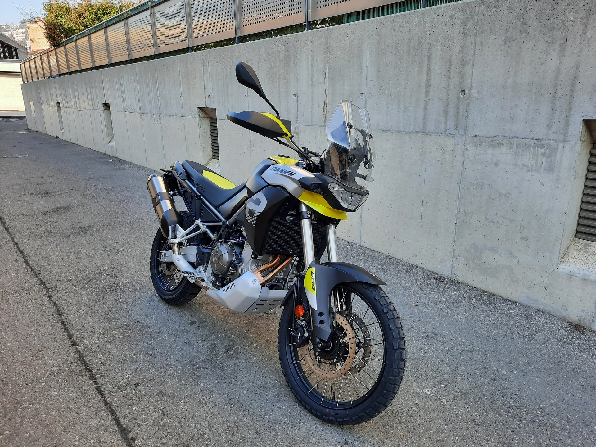 APRILIA Tuareg-showroom-element-1