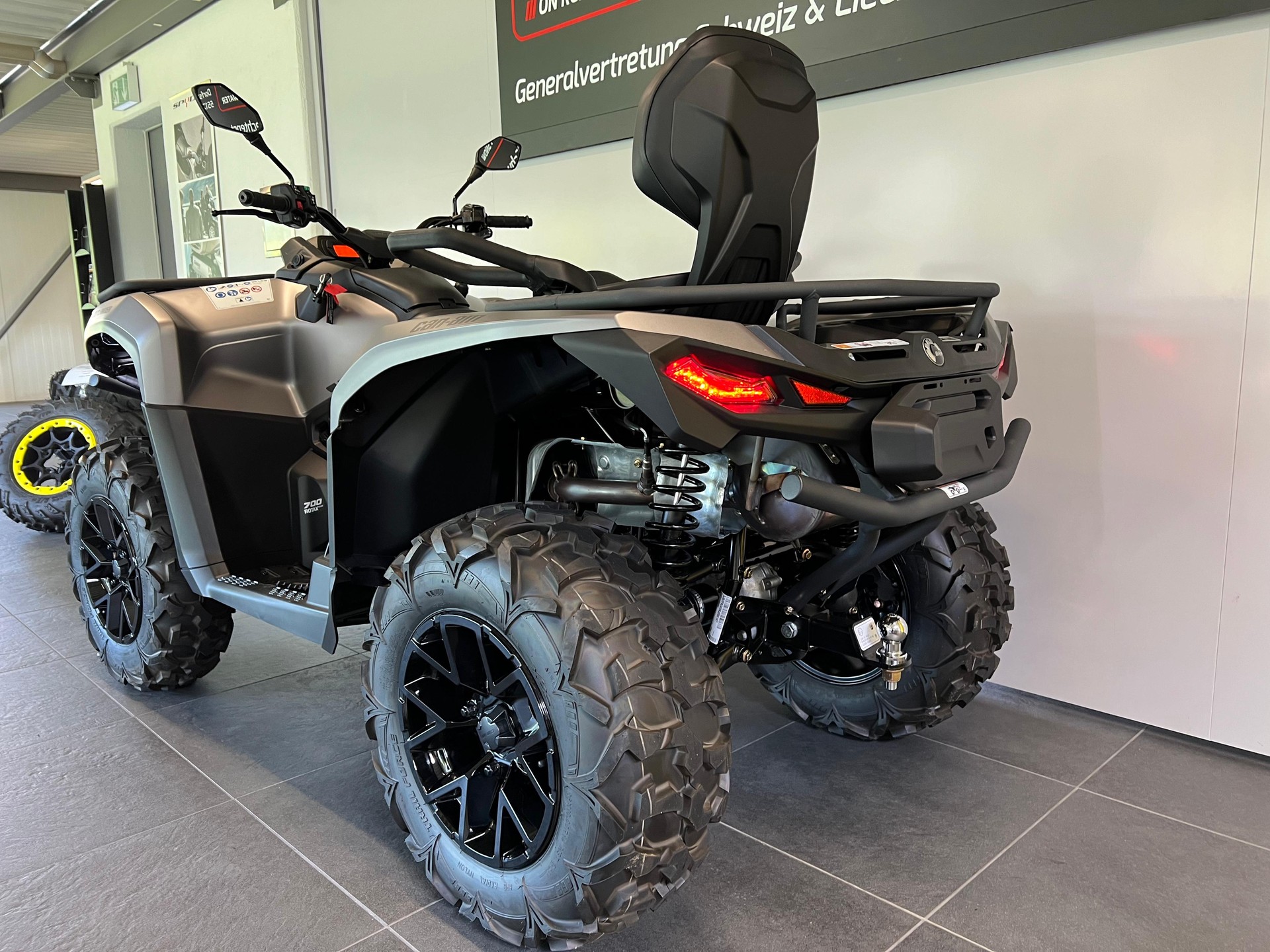 CAN-AM Outlander 700 MAX XT ABS T-image-5