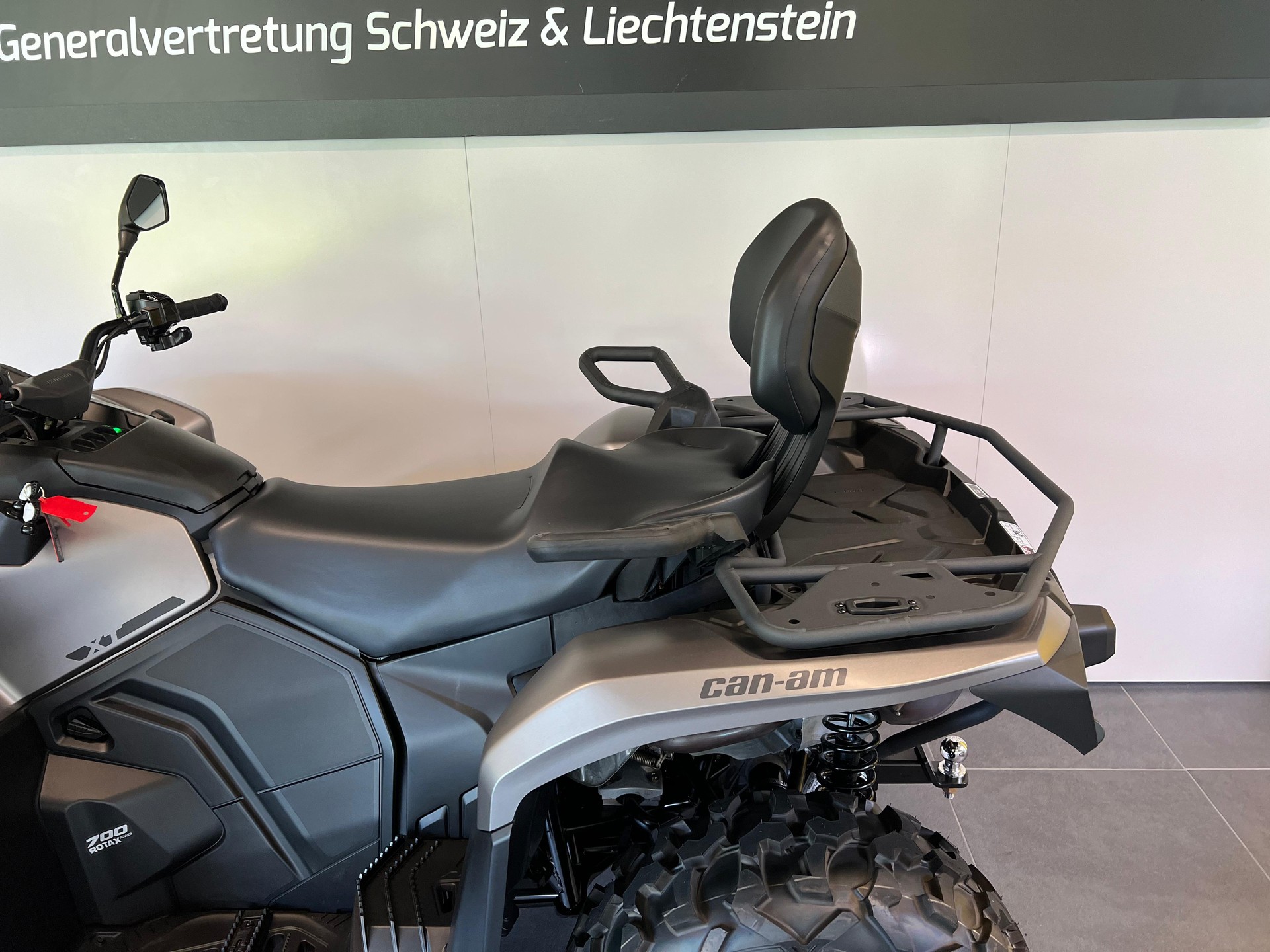 CAN-AM Outlander 700 MAX XT ABS T-image-9
