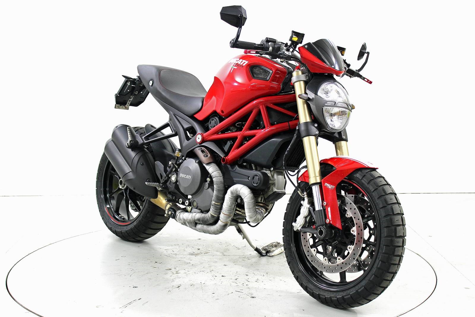 DUCATI Monster 1100 EVO-showroom-element-1