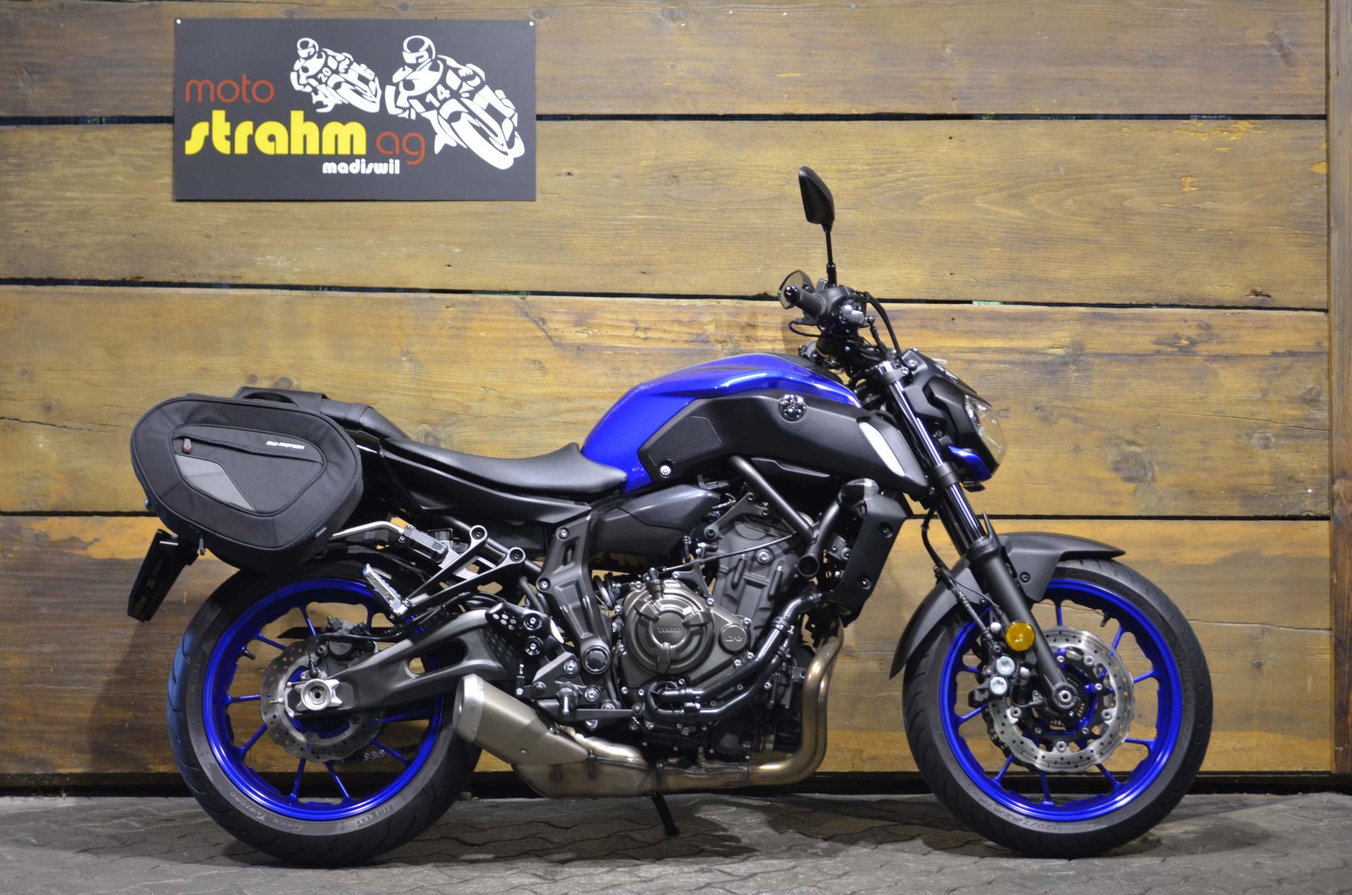 YAMAHA MT-07 ABS-showroom-element-1