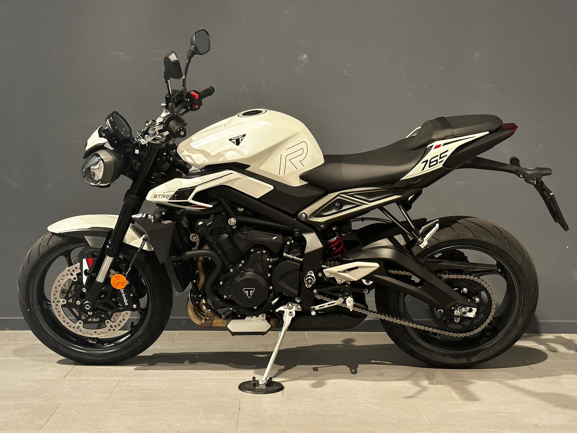 TRIUMPH Street Triple R 765-showroom-element-3
