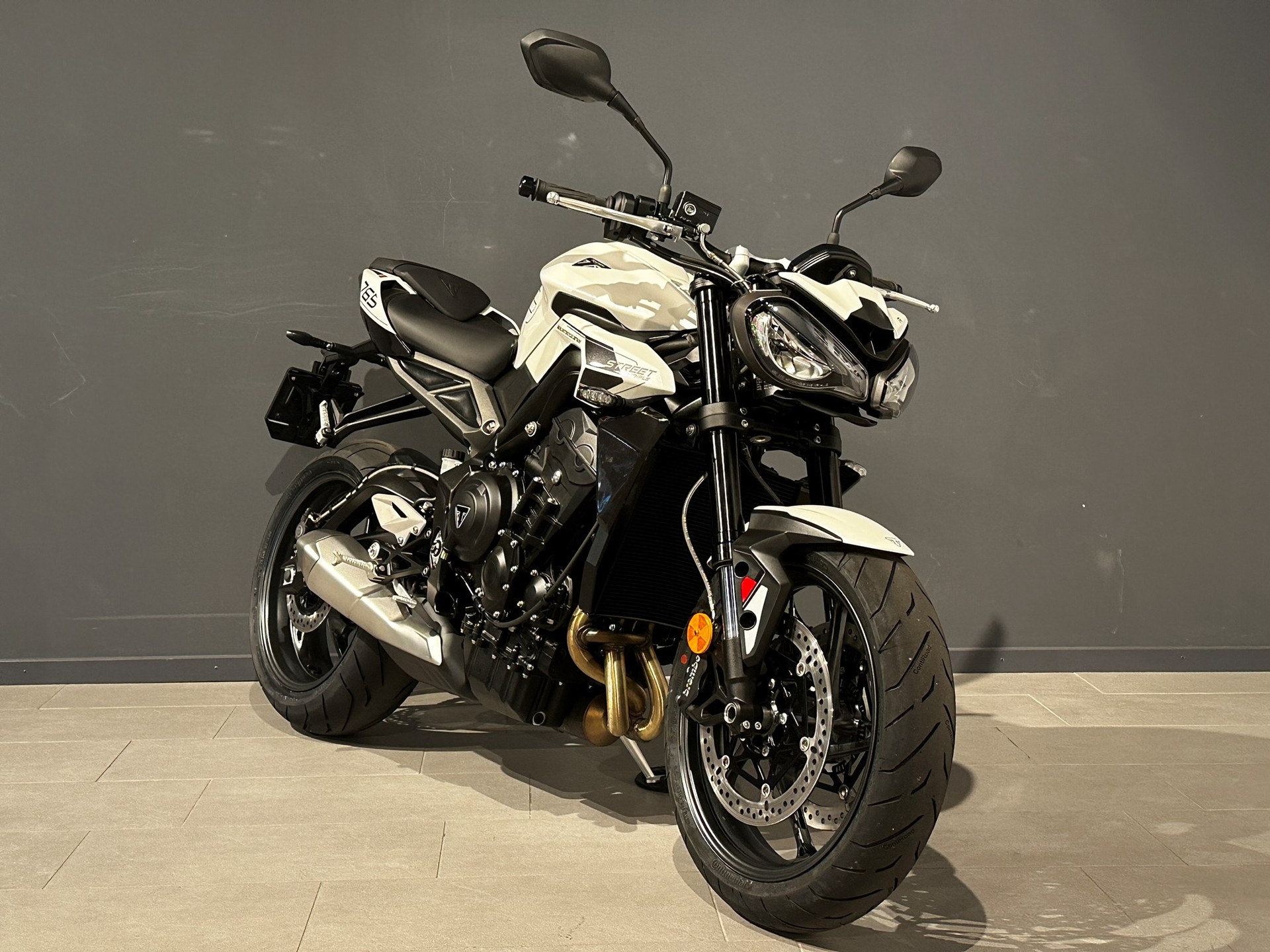 TRIUMPH Street Triple R 765-showroom-element-1