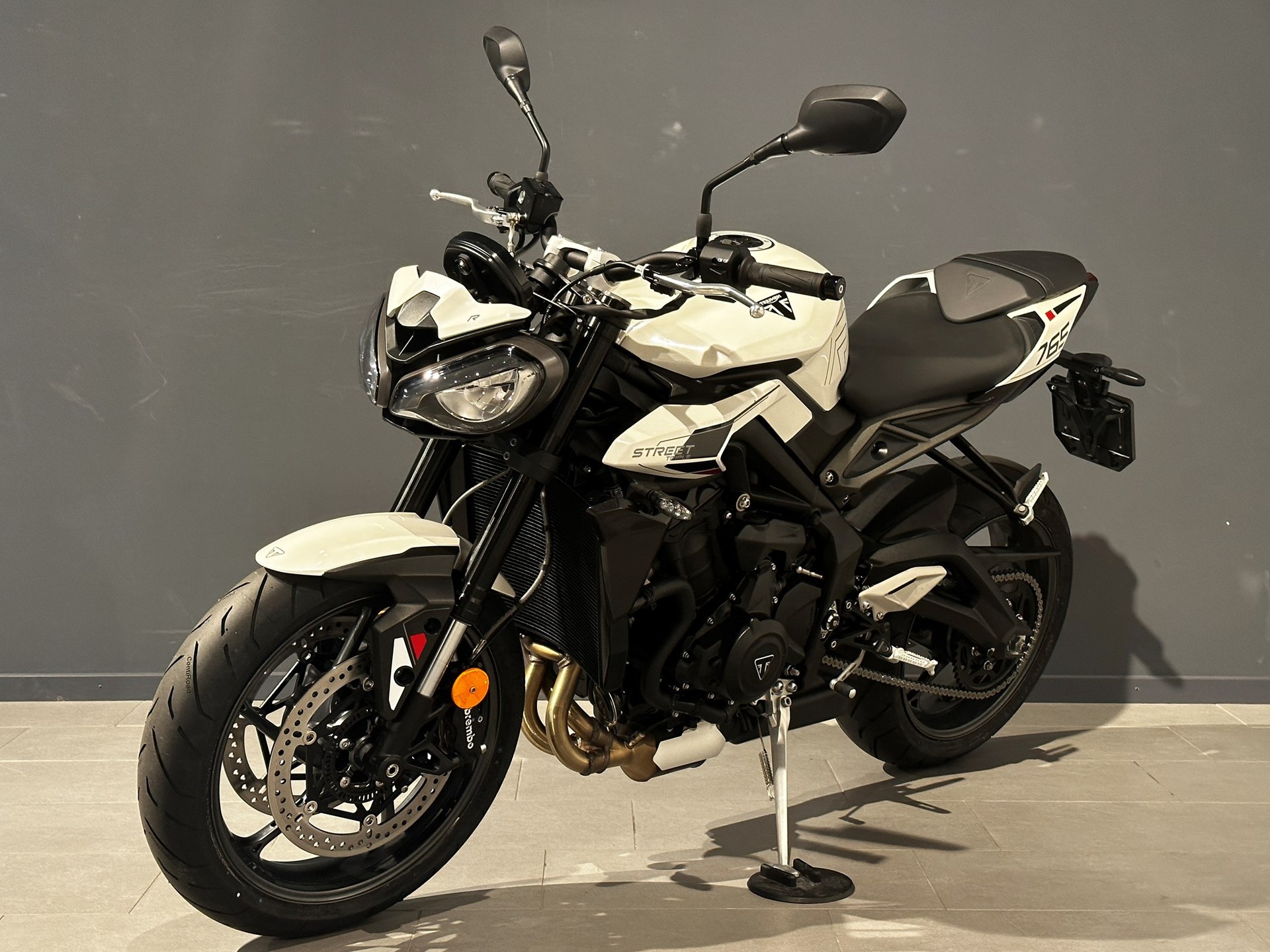 TRIUMPH Street Triple R 765-showroom-element-2