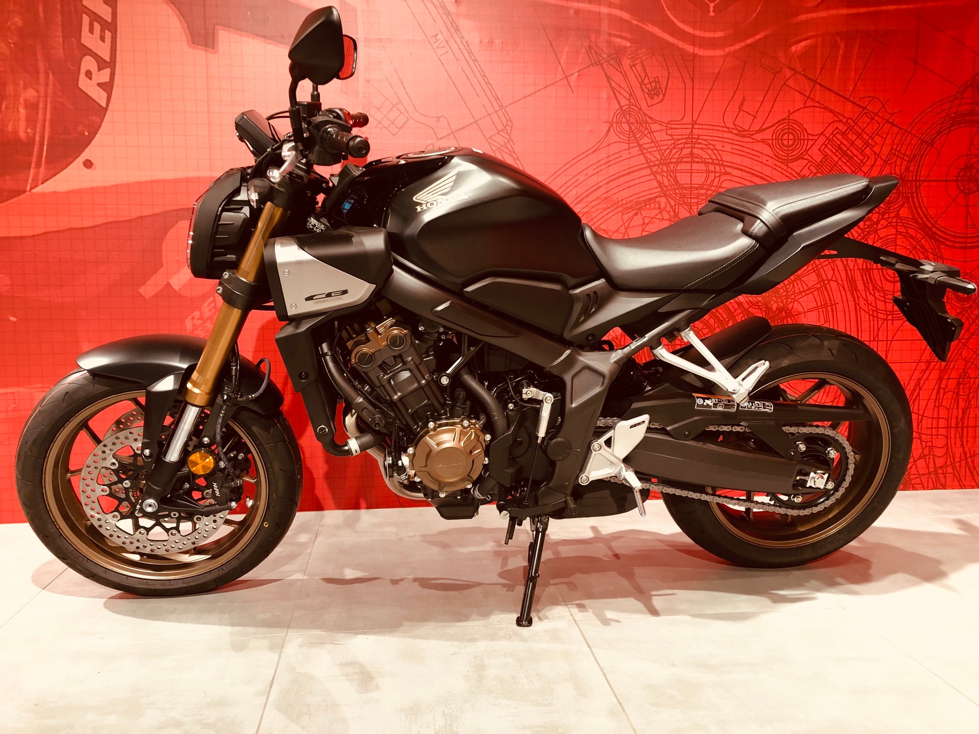 HONDA CB 650 R E-CLUTCH-showroom-element-1