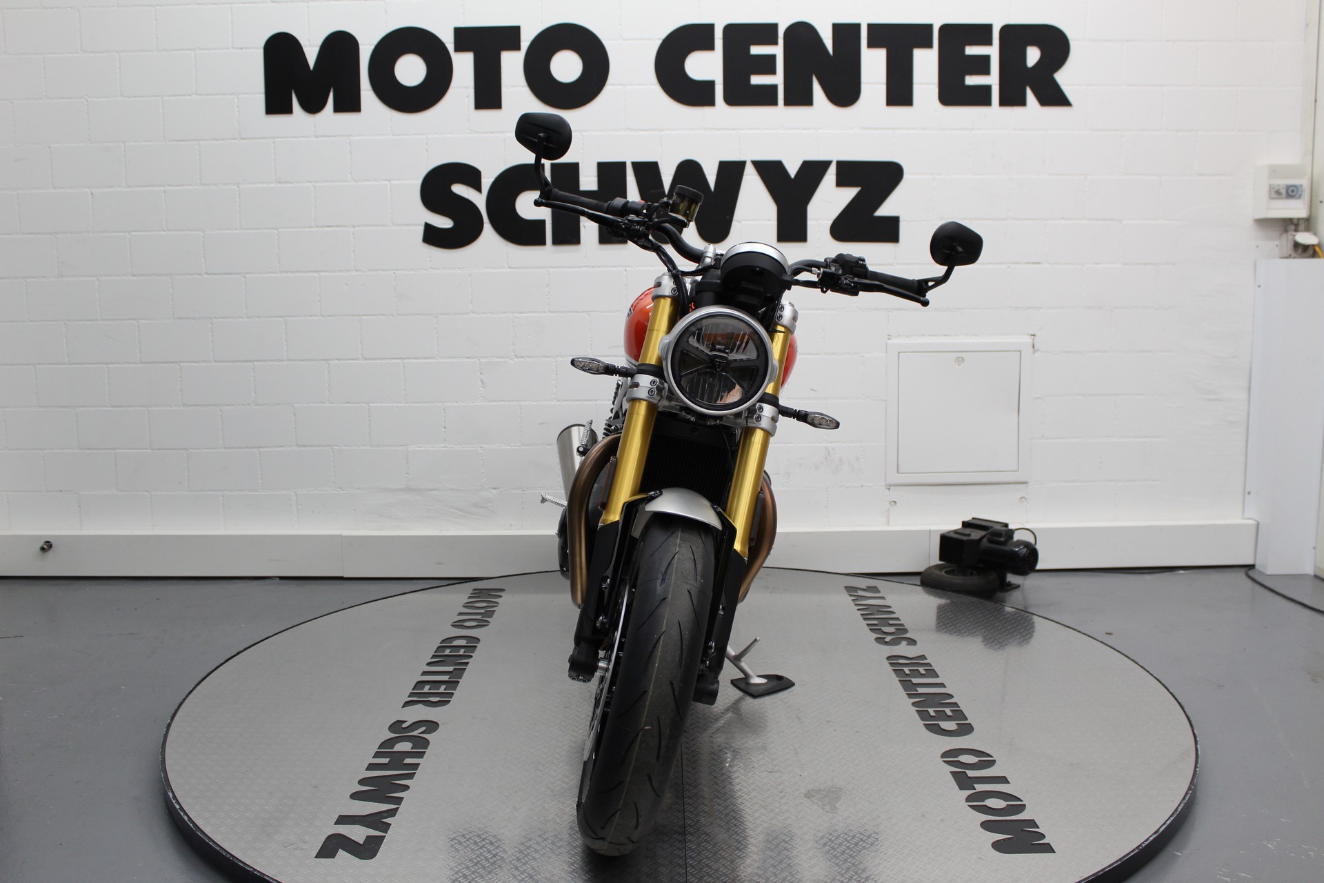 TRIUMPH Speed Twin 1200 RS-showroom-element-2