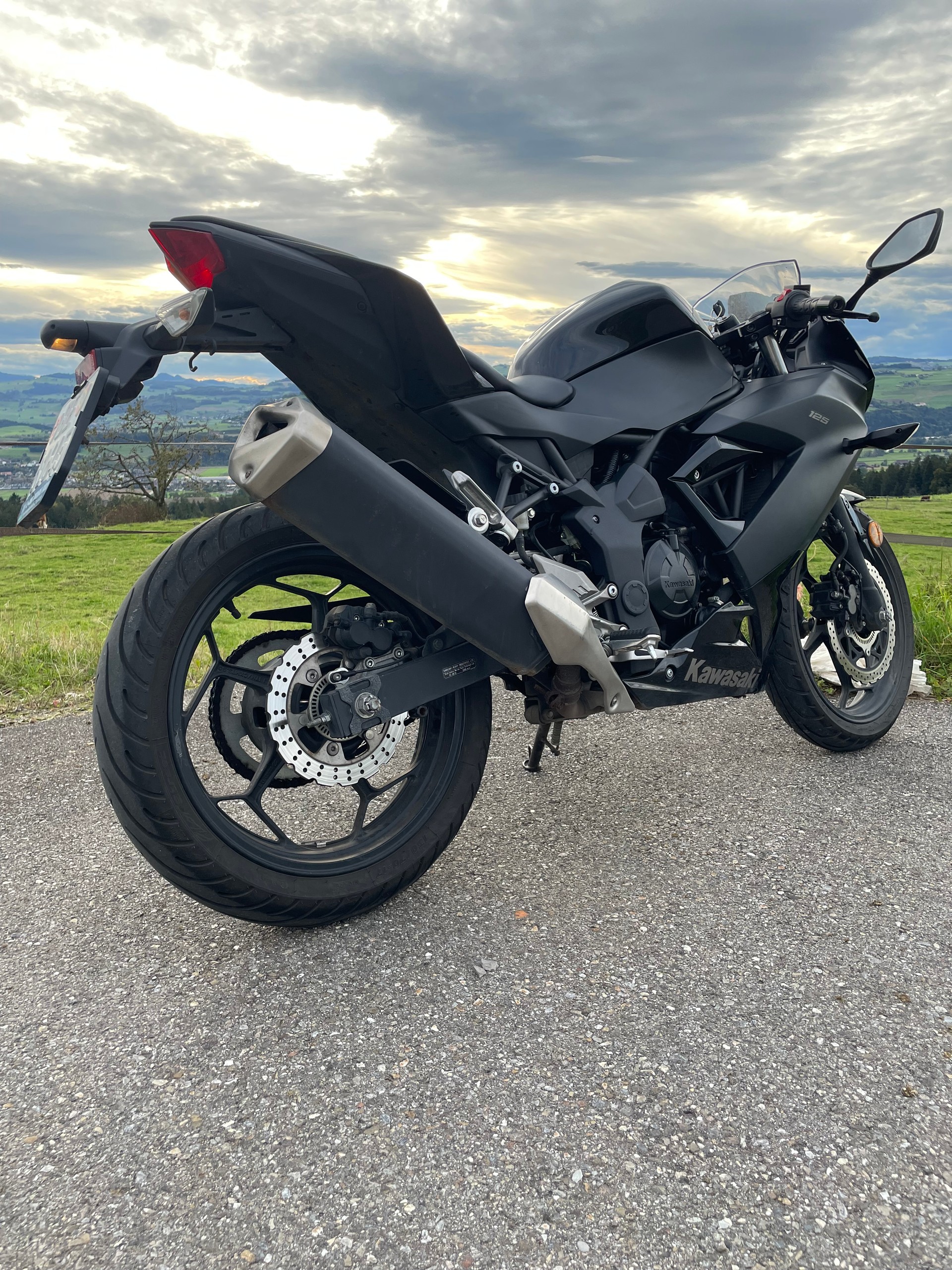 KAWASAKI Ninja 125-image-2