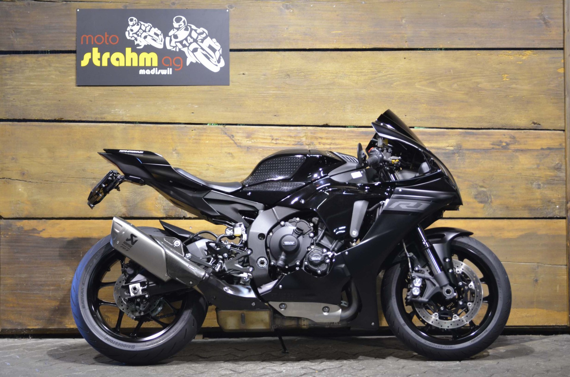 YAMAHA YZF-R1 ABS-showroom-element-1