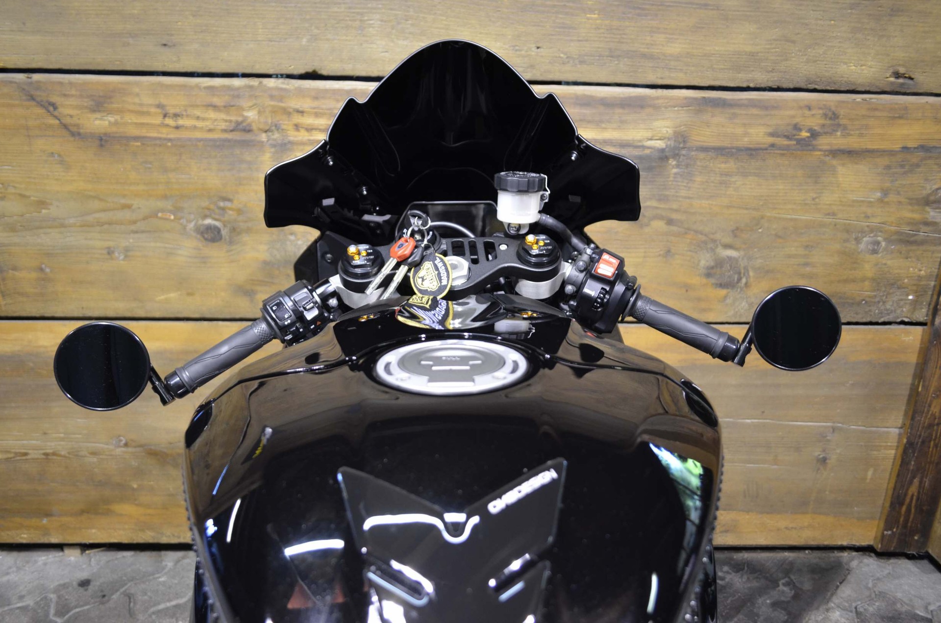 YAMAHA YZF-R1 ABS-showroom-element-2